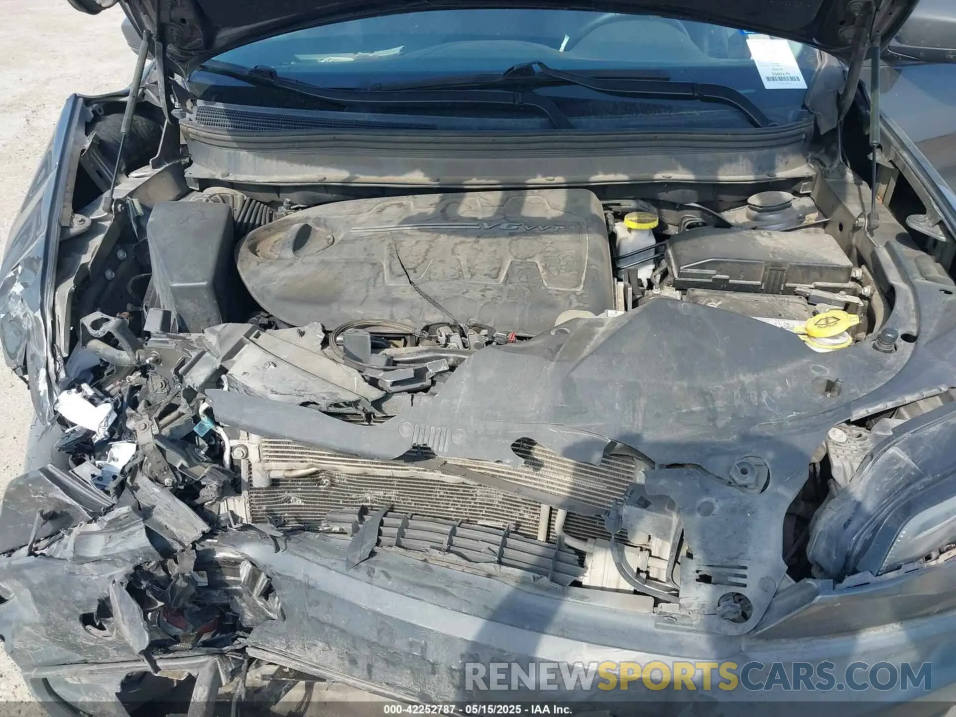 10 Photograph of a damaged car 1C4PJMBX7KD189366 JEEP CHEROKEE 2019