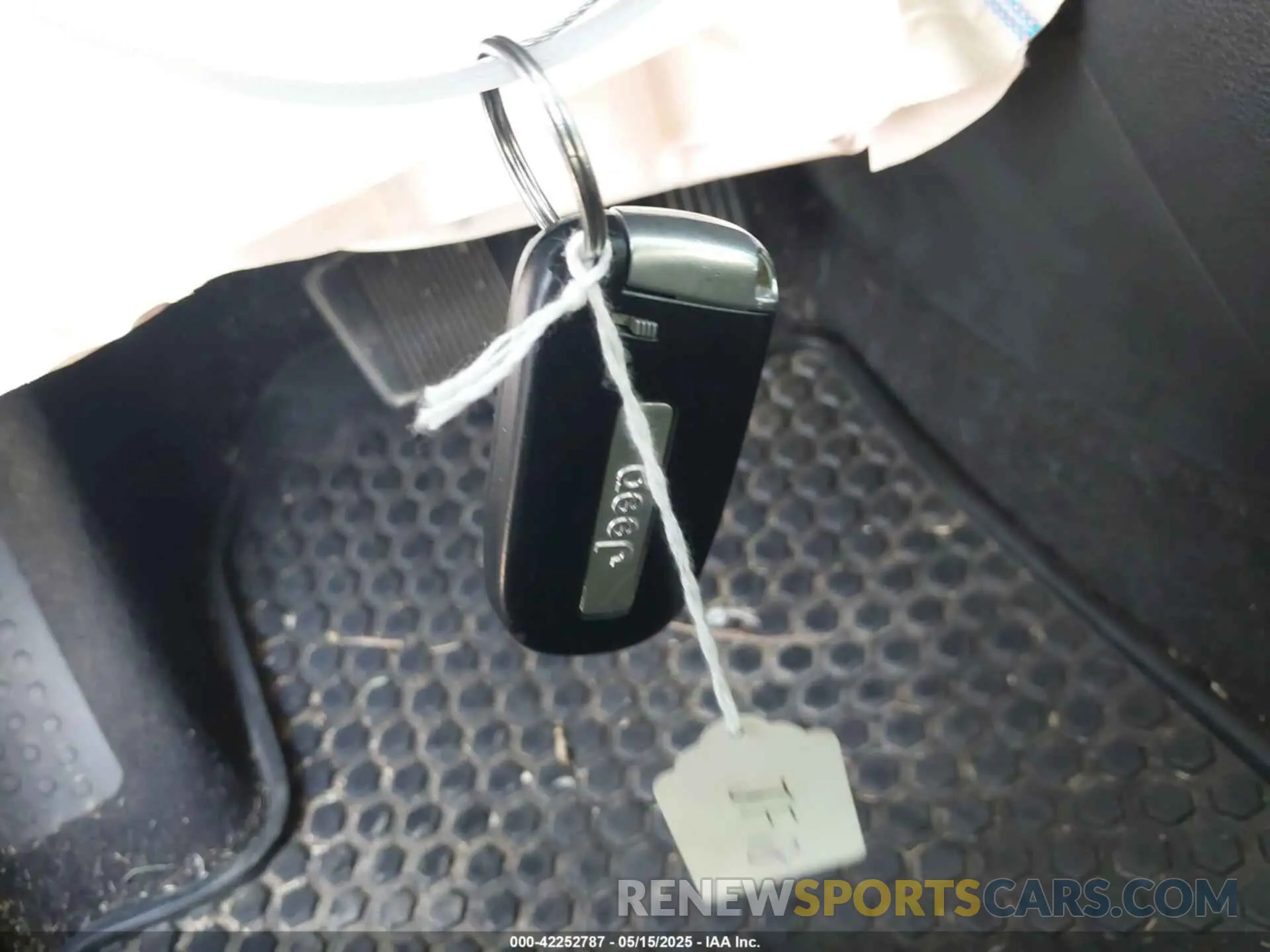 11 Photograph of a damaged car 1C4PJMBX7KD189366 JEEP CHEROKEE 2019