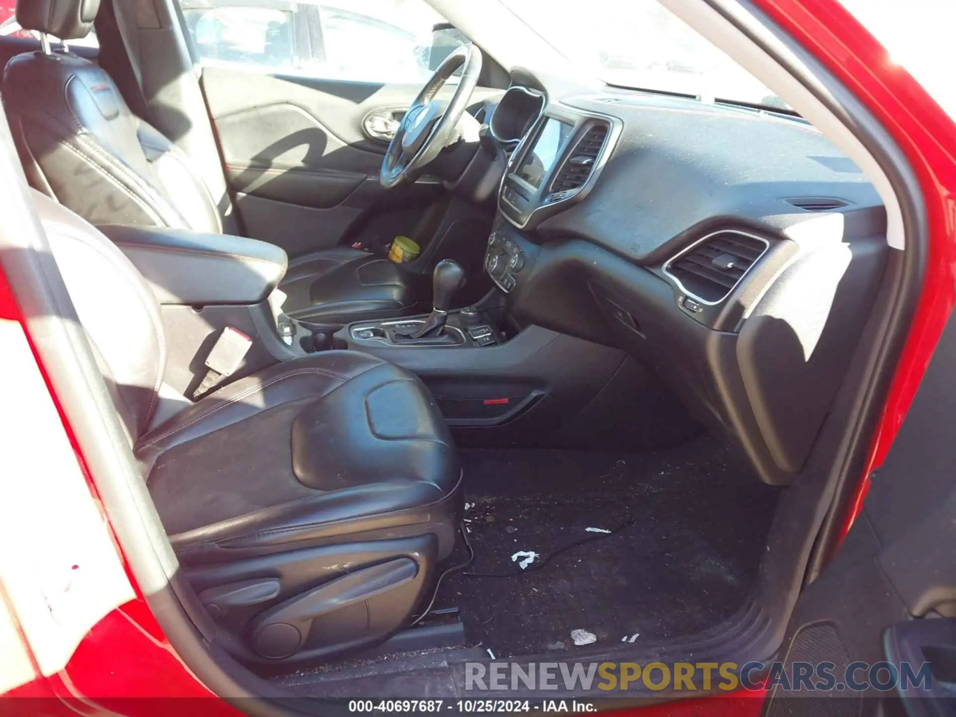 5 Photograph of a damaged car 1C4PJMBX7KD298488 JEEP CHEROKEE 2019