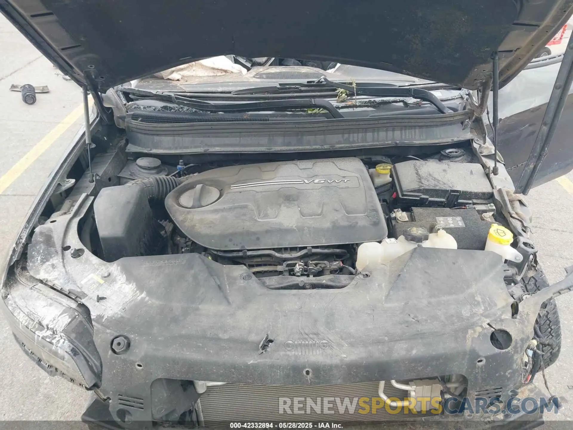 10 Photograph of a damaged car 1C4PJMBX7KD309652 JEEP CHEROKEE 2019