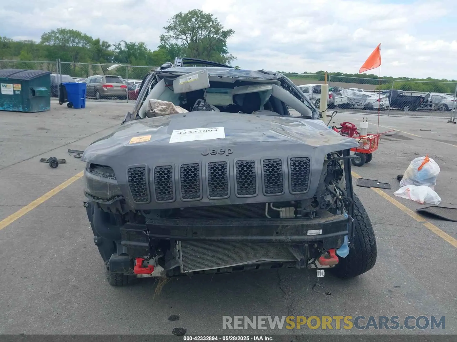 12 Photograph of a damaged car 1C4PJMBX7KD309652 JEEP CHEROKEE 2019