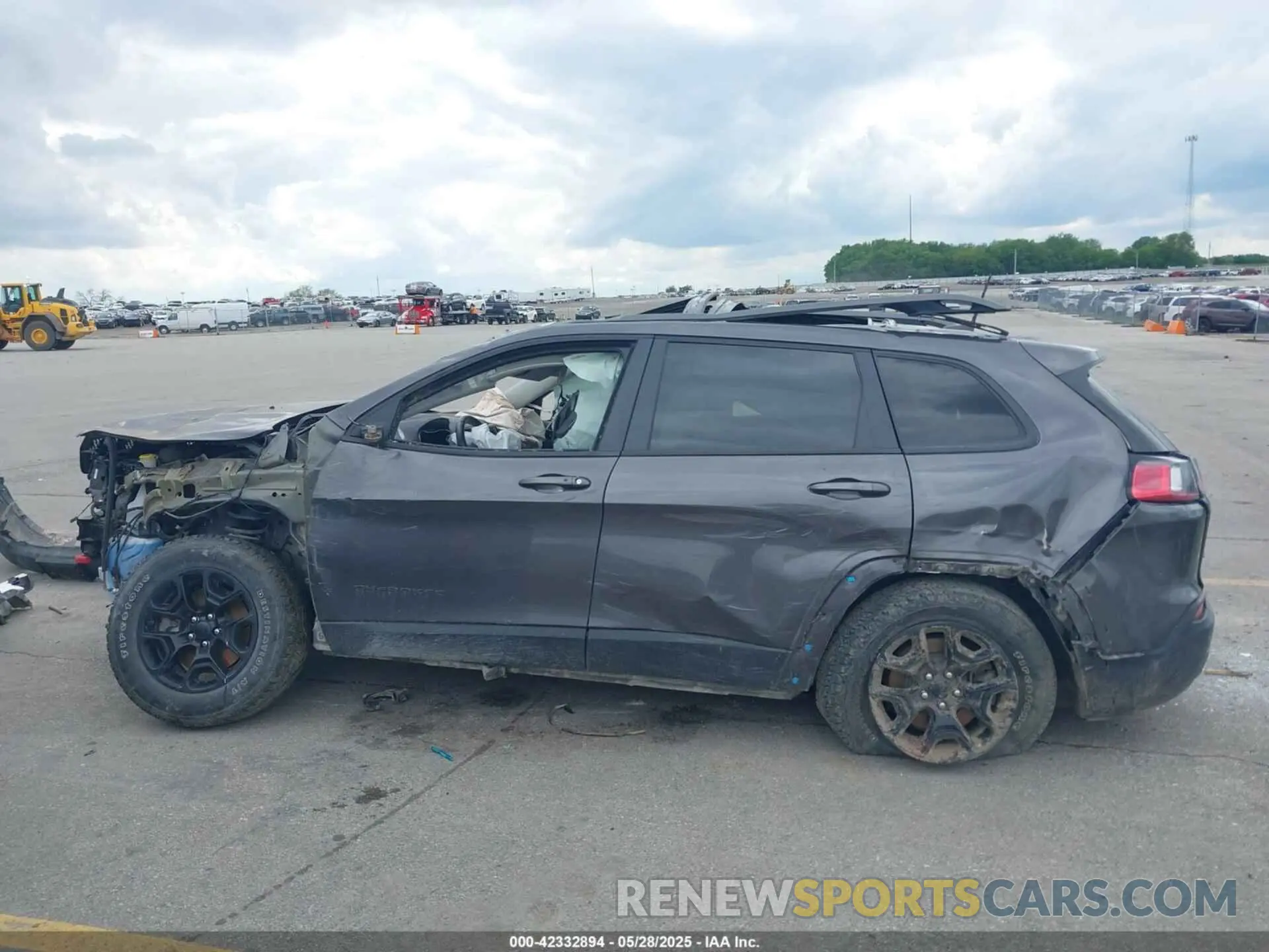 14 Photograph of a damaged car 1C4PJMBX7KD309652 JEEP CHEROKEE 2019
