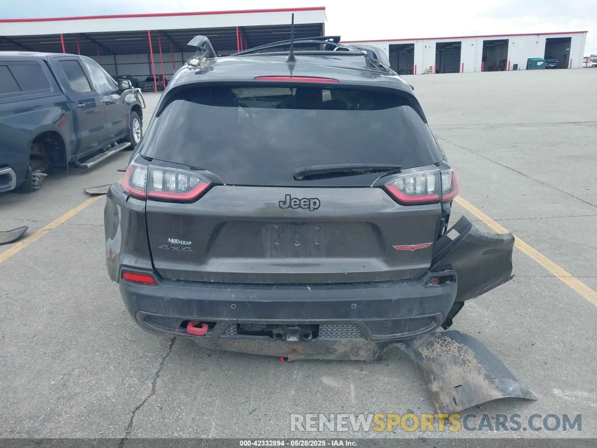 16 Photograph of a damaged car 1C4PJMBX7KD309652 JEEP CHEROKEE 2019