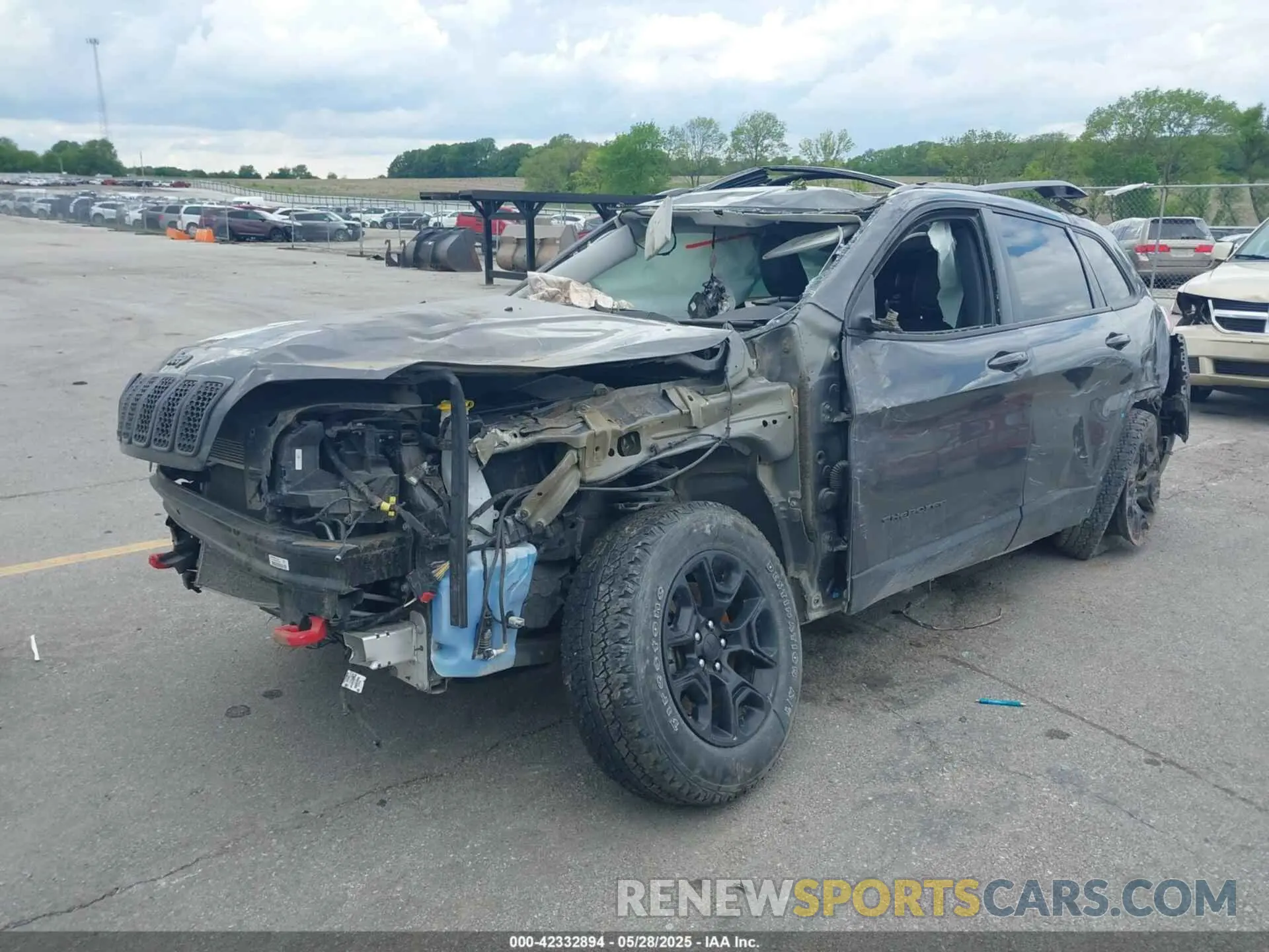 2 Photograph of a damaged car 1C4PJMBX7KD309652 JEEP CHEROKEE 2019