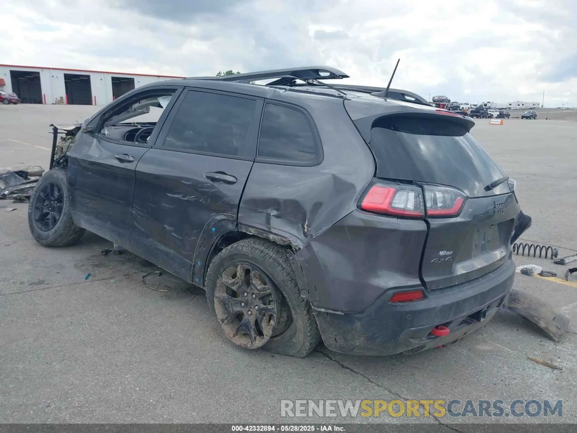 3 Photograph of a damaged car 1C4PJMBX7KD309652 JEEP CHEROKEE 2019