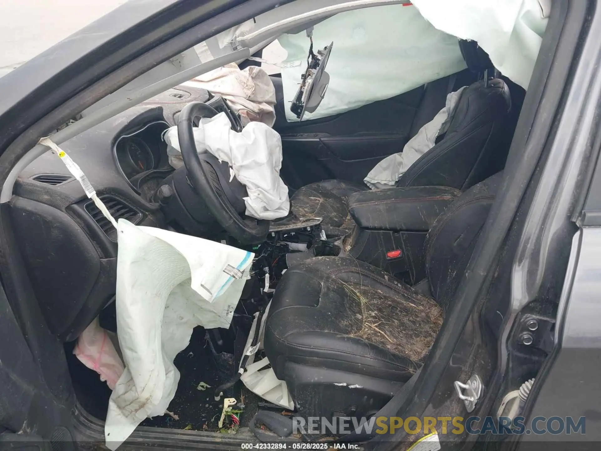 5 Photograph of a damaged car 1C4PJMBX7KD309652 JEEP CHEROKEE 2019