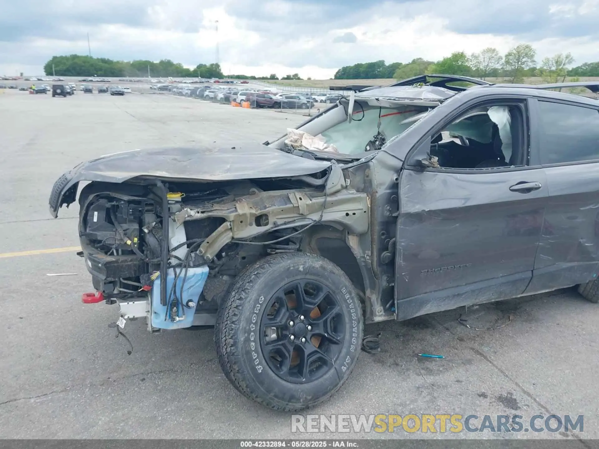 6 Photograph of a damaged car 1C4PJMBX7KD309652 JEEP CHEROKEE 2019