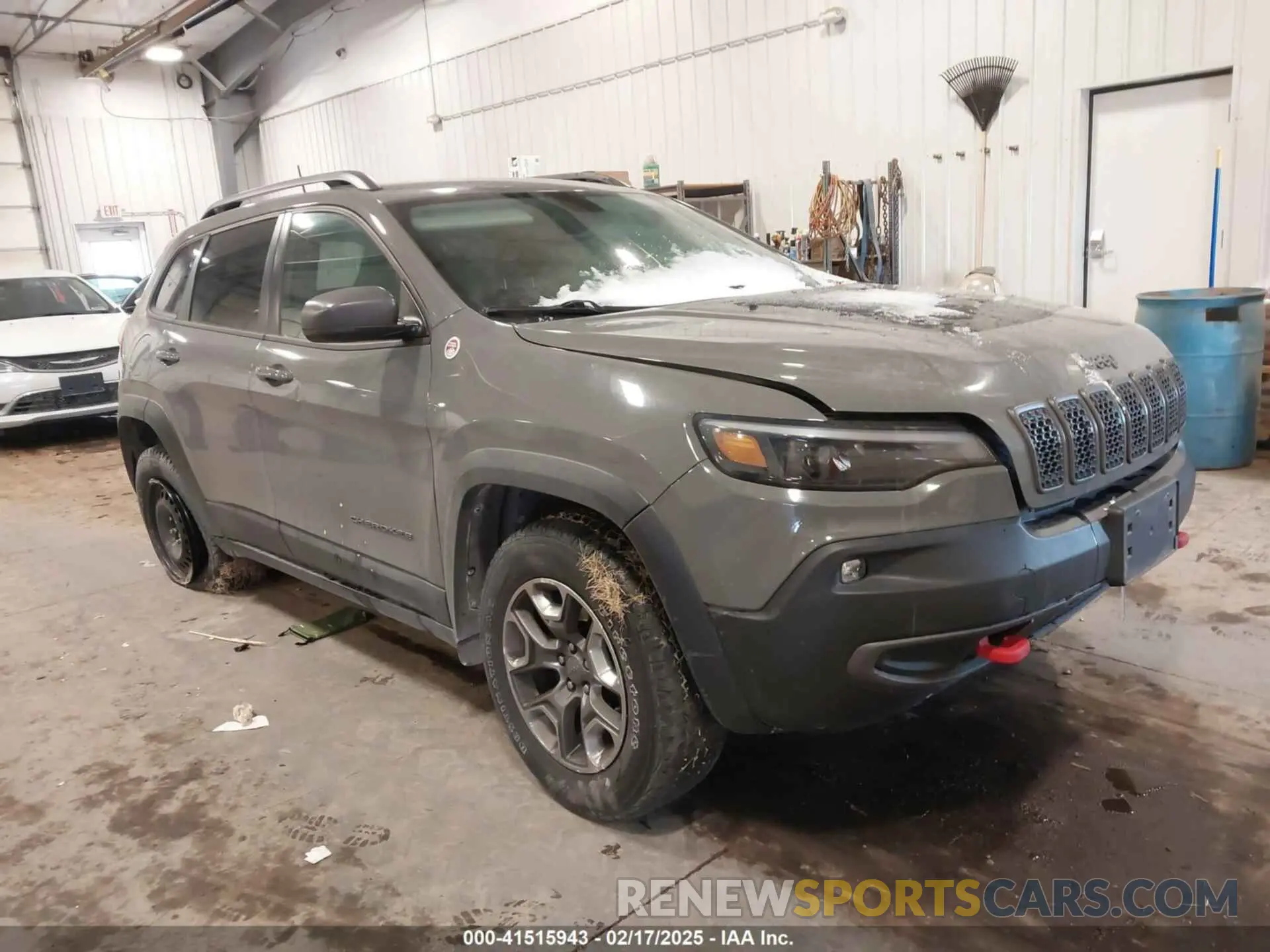 1 Photograph of a damaged car 1C4PJMBX7KD361203 JEEP CHEROKEE 2019
