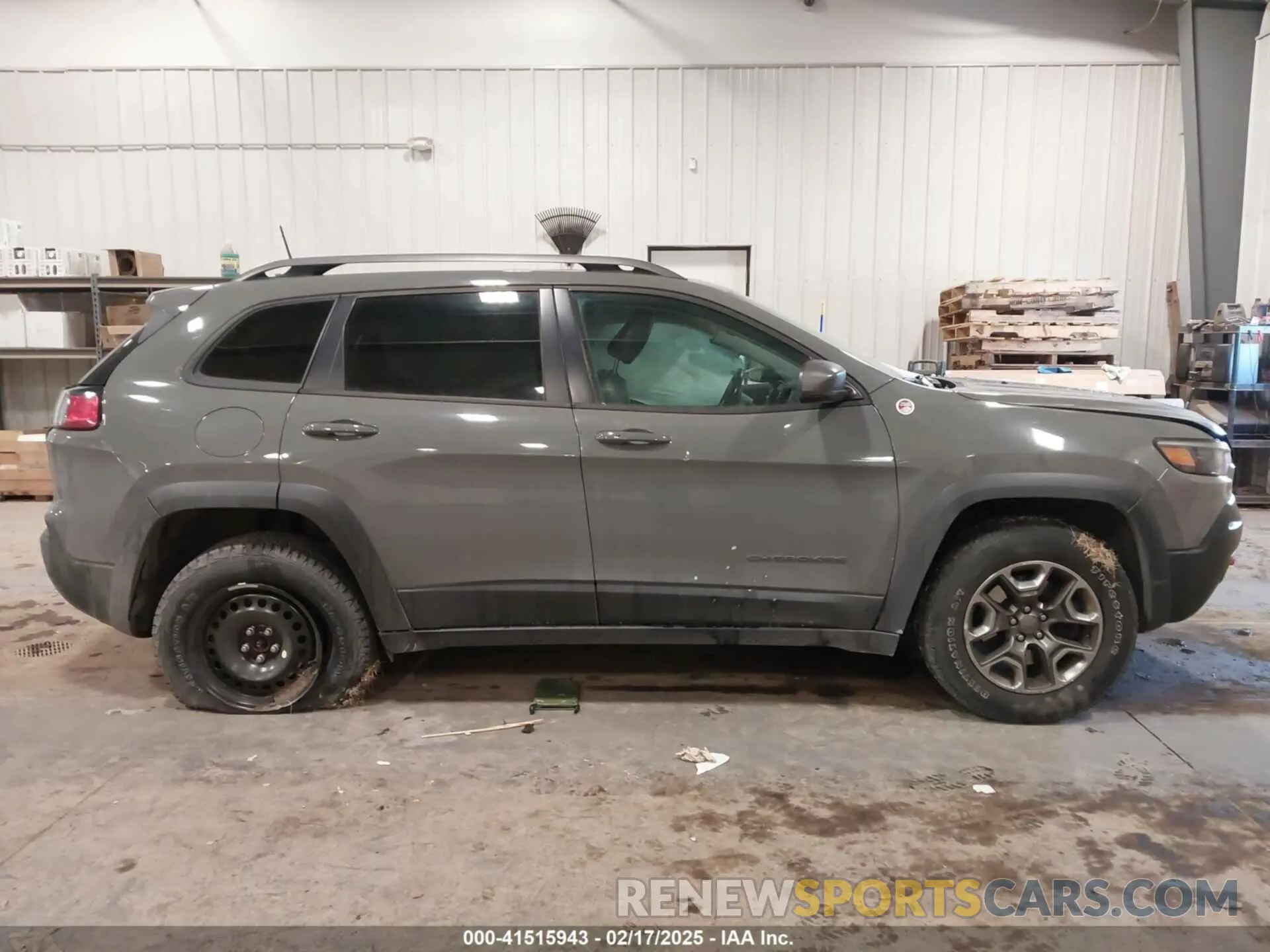 13 Photograph of a damaged car 1C4PJMBX7KD361203 JEEP CHEROKEE 2019