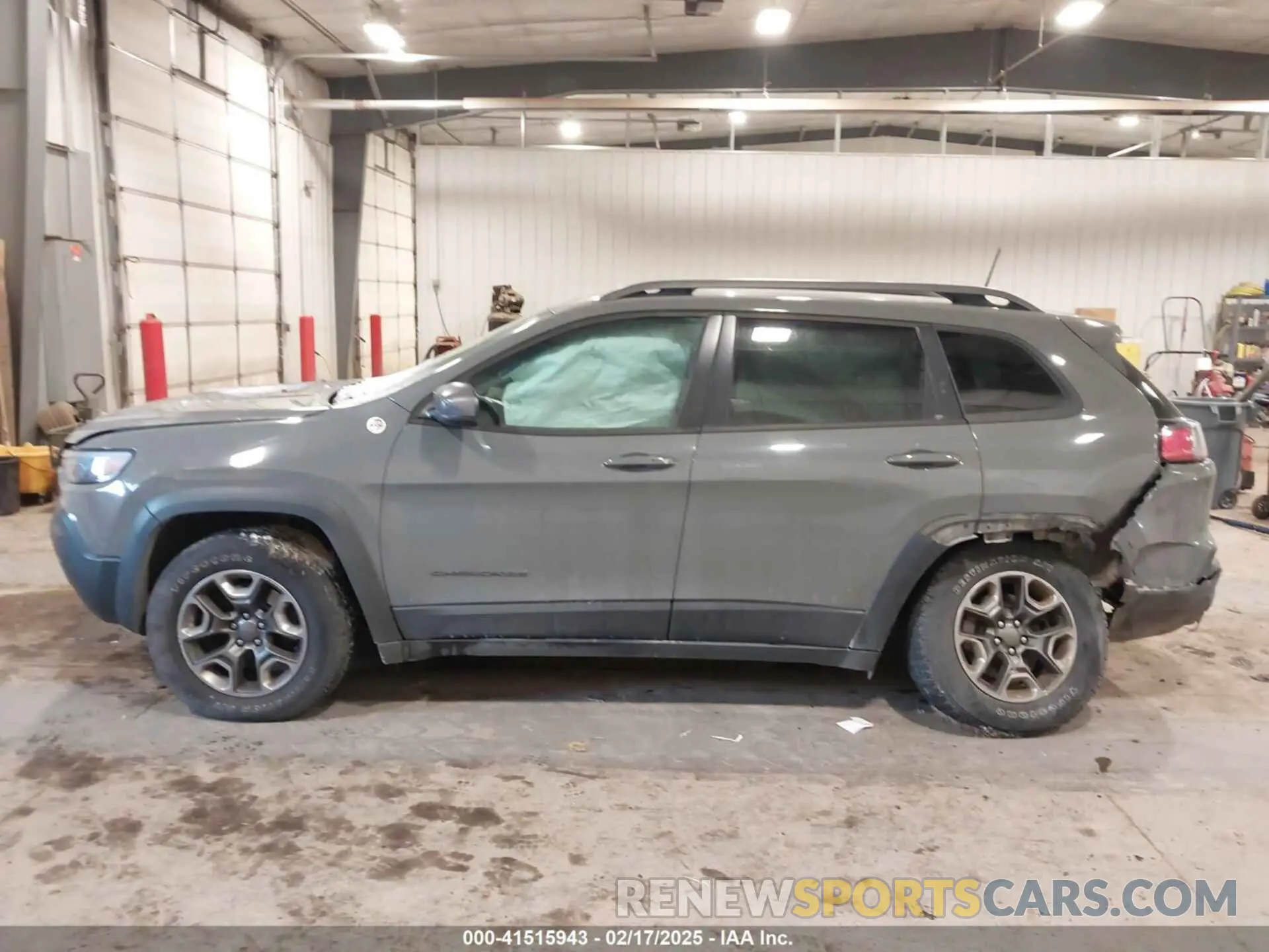 14 Photograph of a damaged car 1C4PJMBX7KD361203 JEEP CHEROKEE 2019