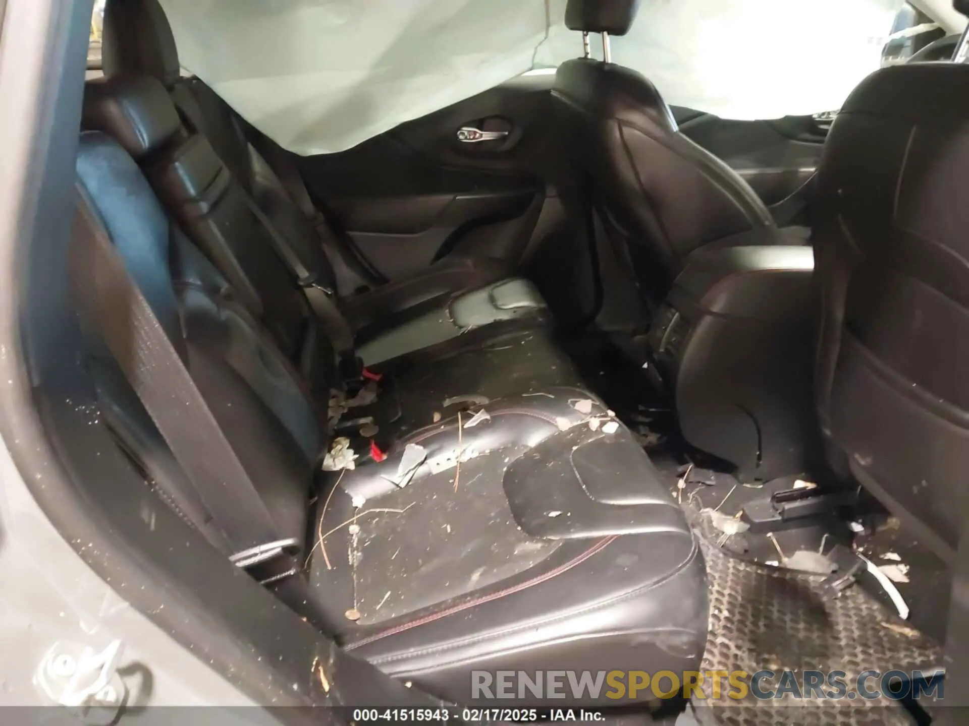 8 Photograph of a damaged car 1C4PJMBX7KD361203 JEEP CHEROKEE 2019