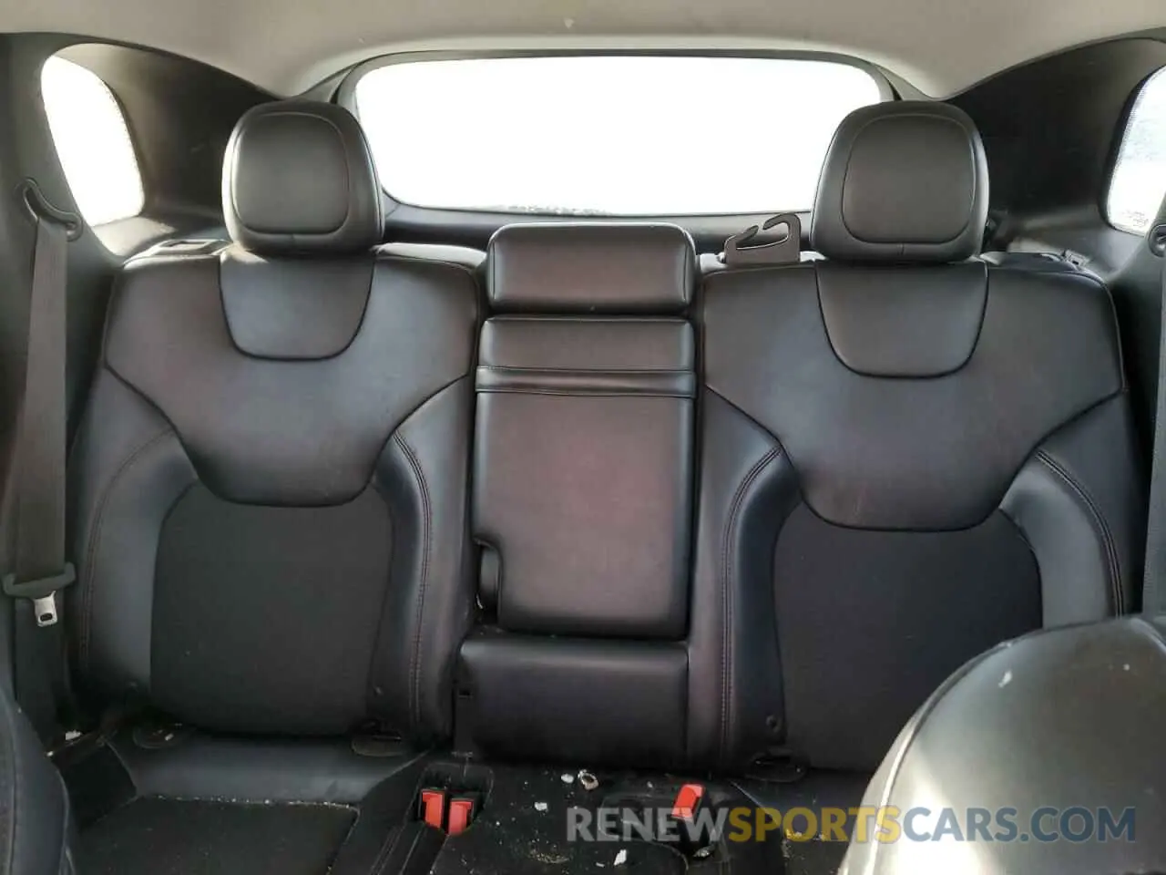 10 Photograph of a damaged car 1C4PJMBX7KD361816 JEEP CHEROKEE 2019