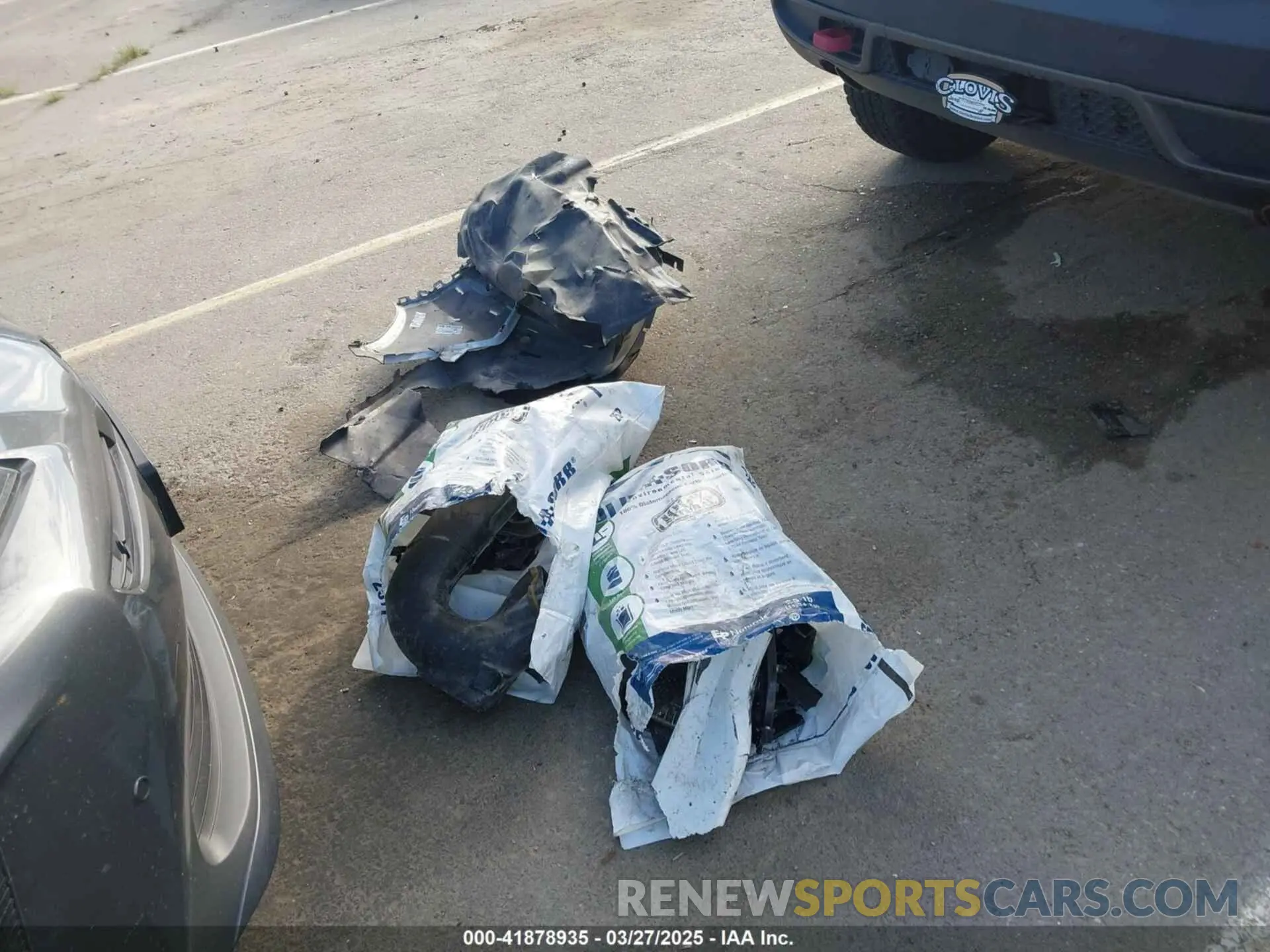 12 Photograph of a damaged car 1C4PJMBX7KD410612 JEEP CHEROKEE 2019