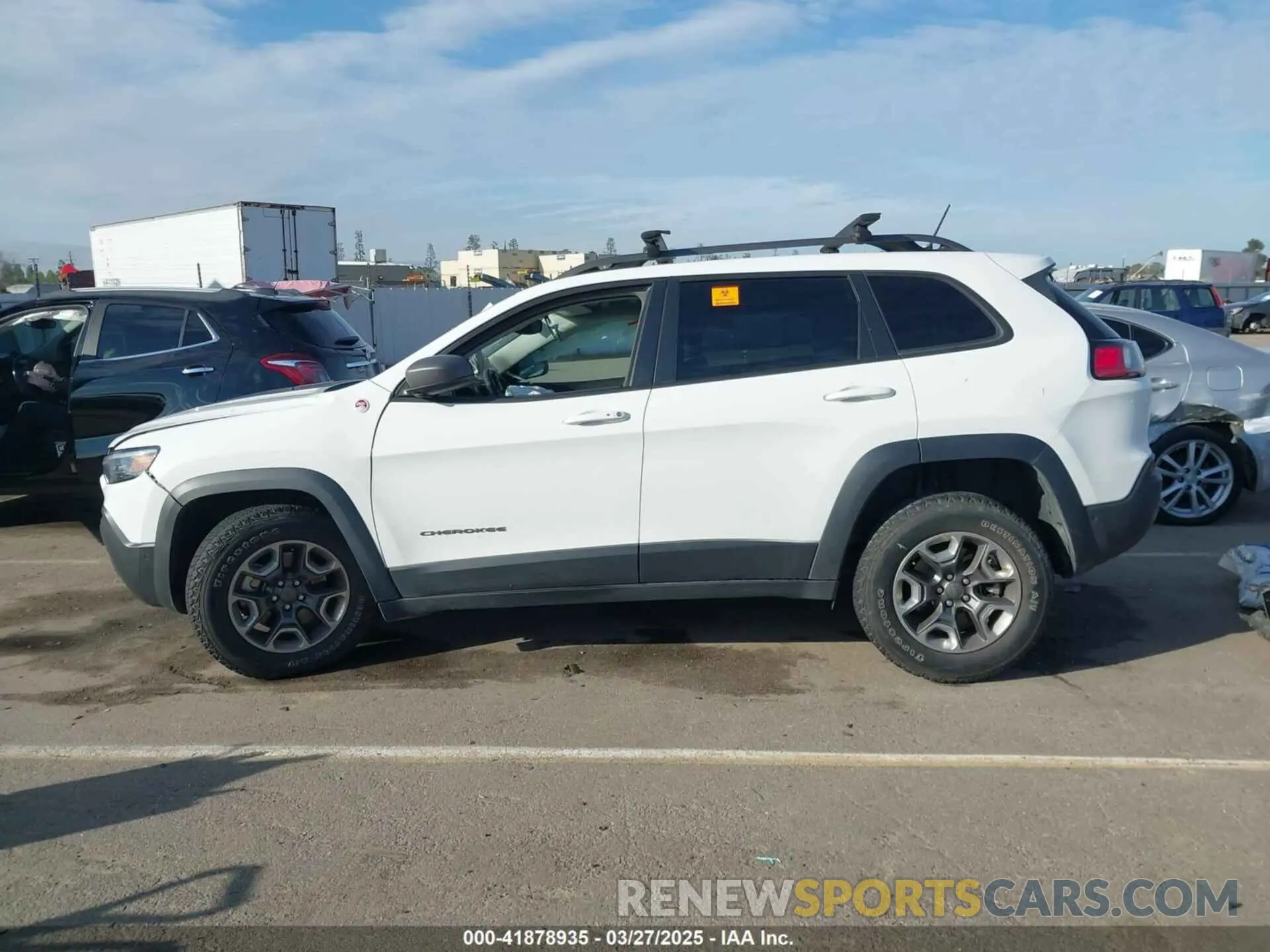 15 Photograph of a damaged car 1C4PJMBX7KD410612 JEEP CHEROKEE 2019