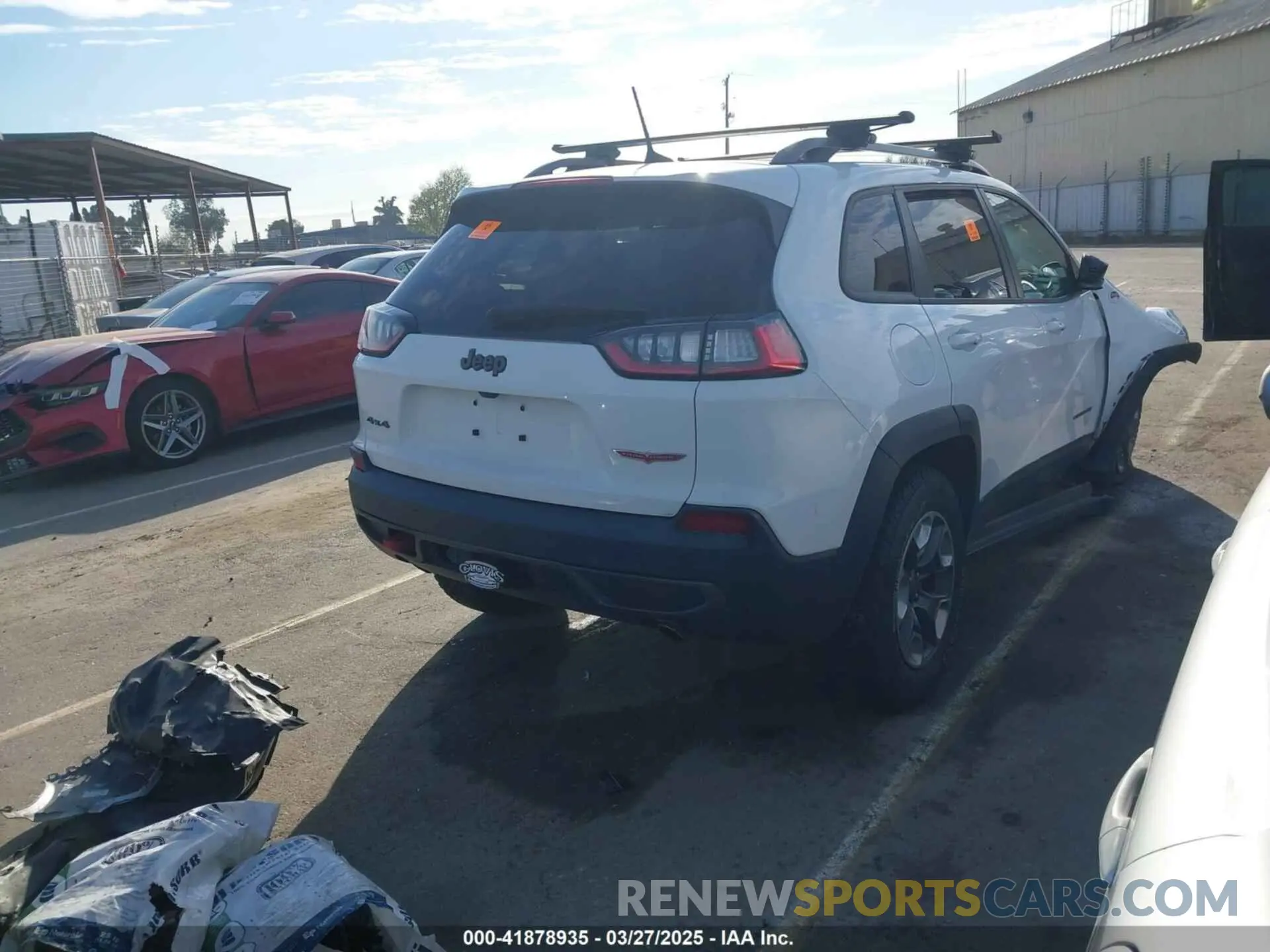 4 Photograph of a damaged car 1C4PJMBX7KD410612 JEEP CHEROKEE 2019
