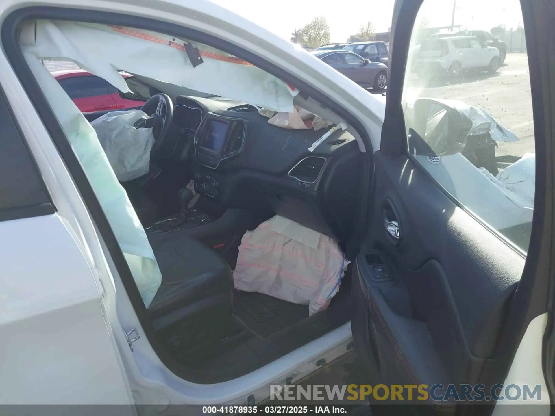 5 Photograph of a damaged car 1C4PJMBX7KD410612 JEEP CHEROKEE 2019