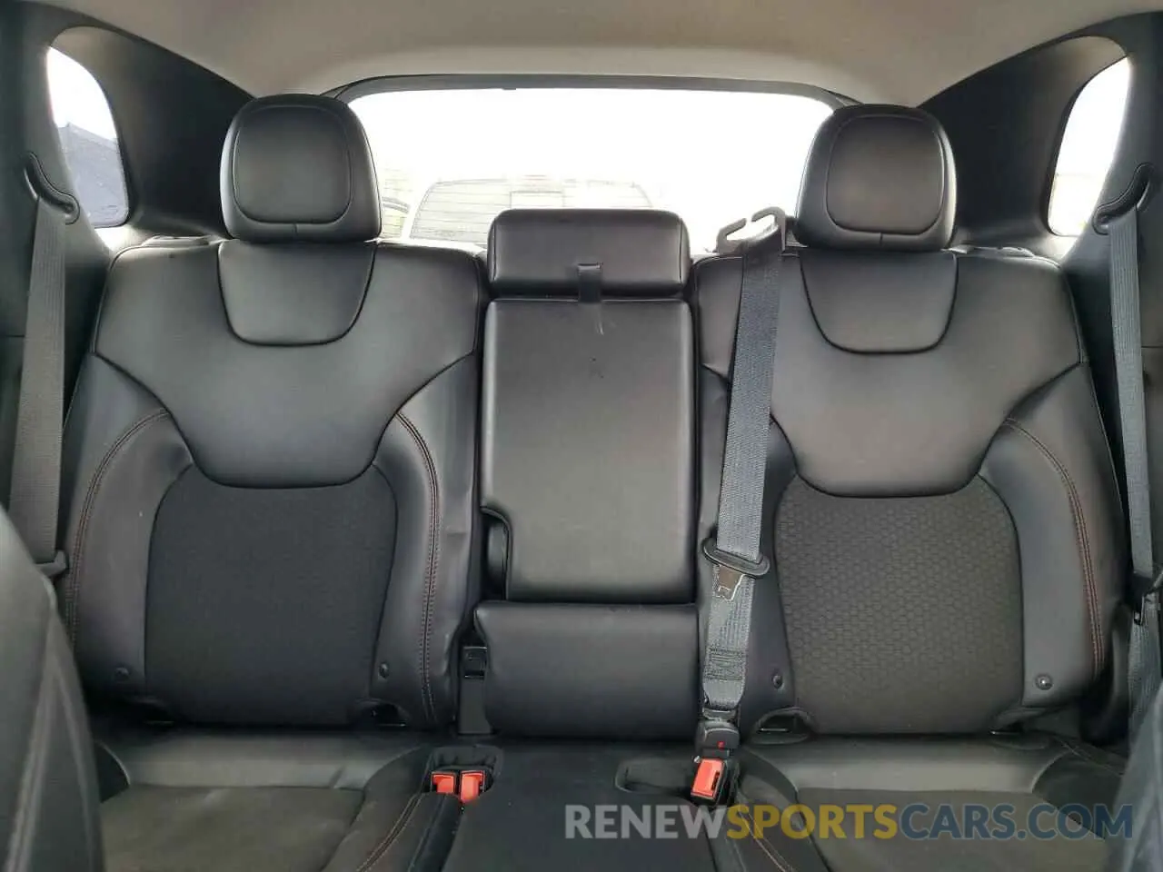 10 Photograph of a damaged car 1C4PJMBX7KD441911 JEEP CHEROKEE 2019