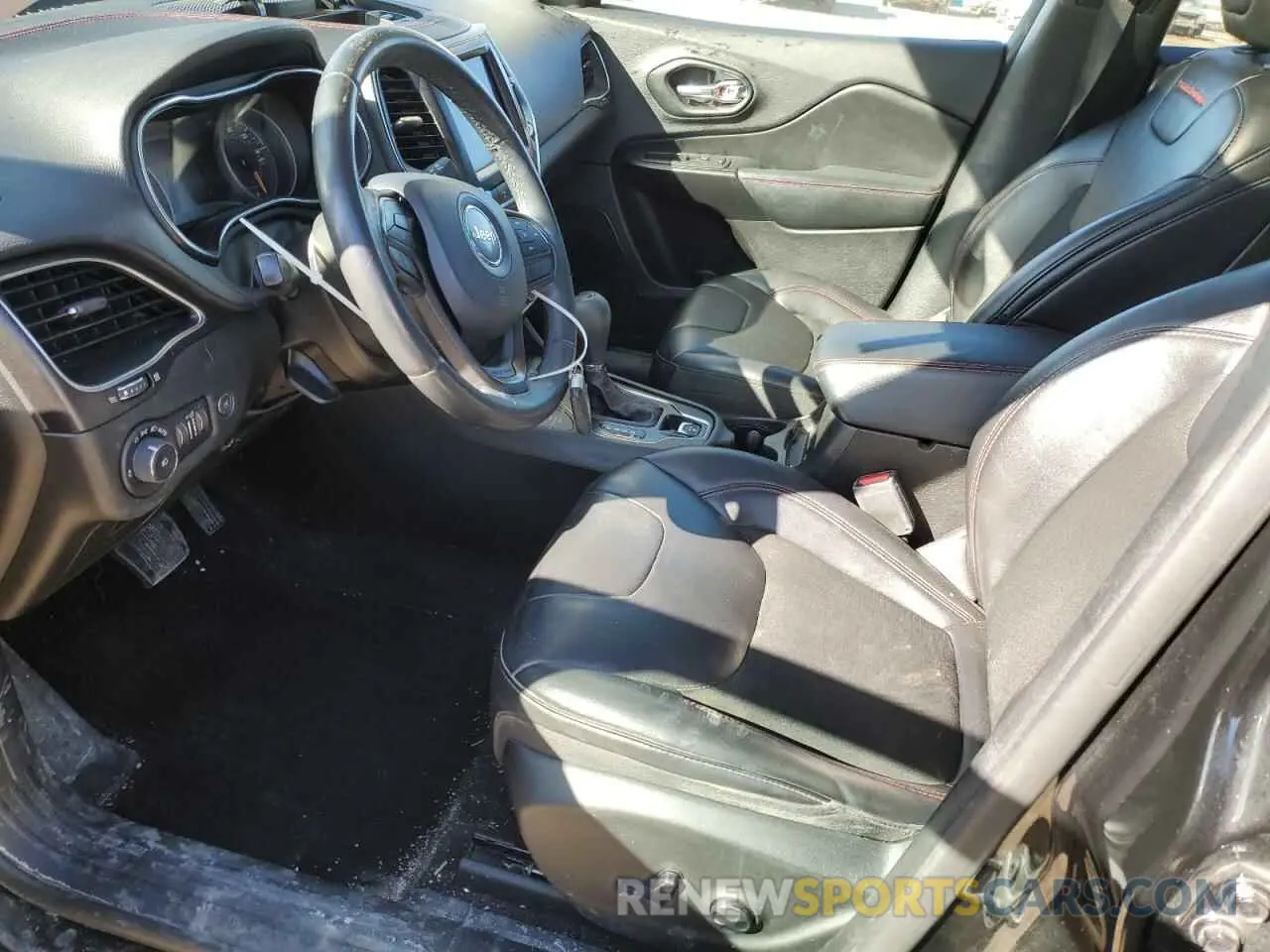 7 Photograph of a damaged car 1C4PJMBX8KD253401 JEEP CHEROKEE 2019