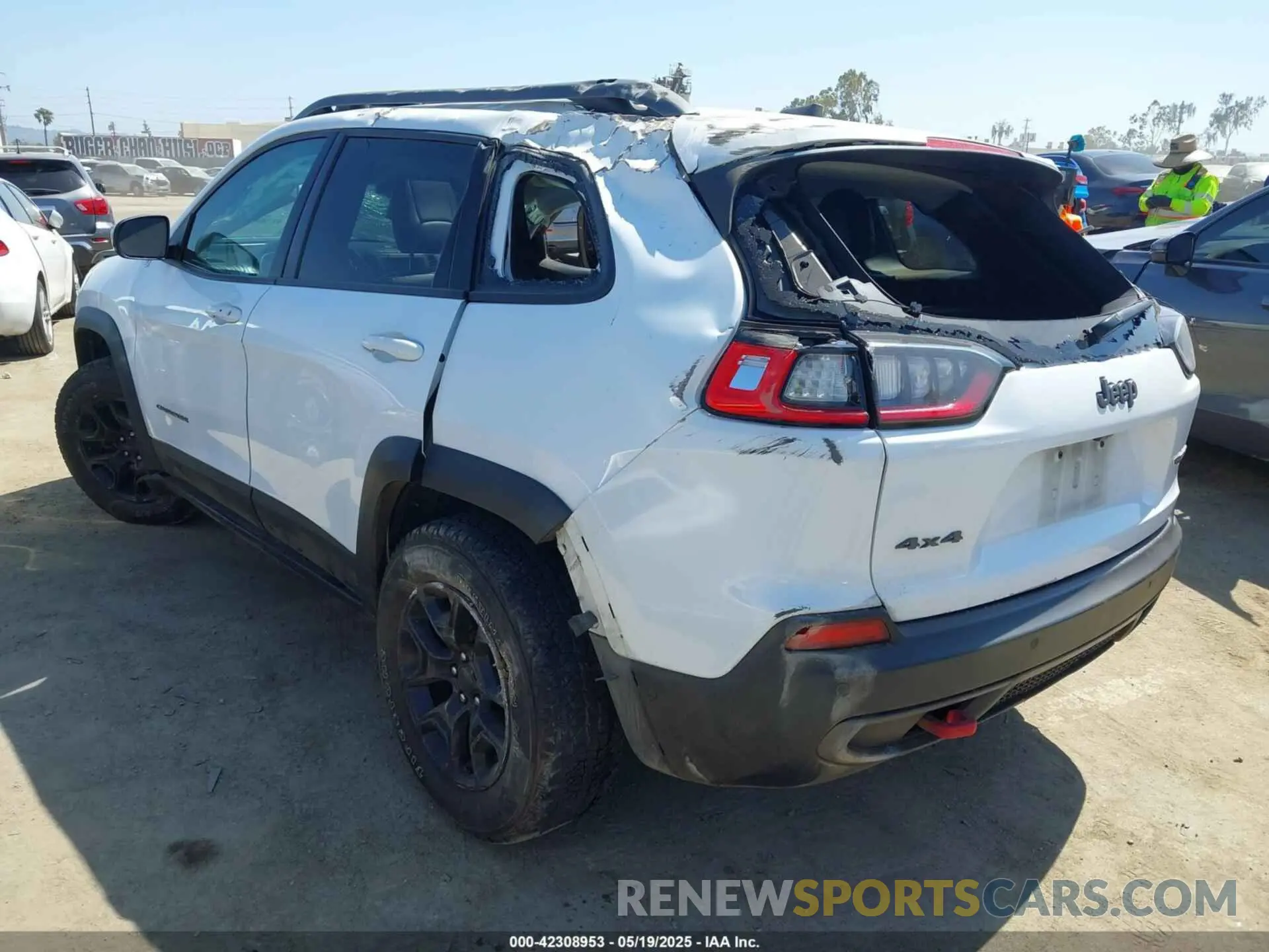 3 Photograph of a damaged car 1C4PJMBX8KD258582 JEEP CHEROKEE 2019