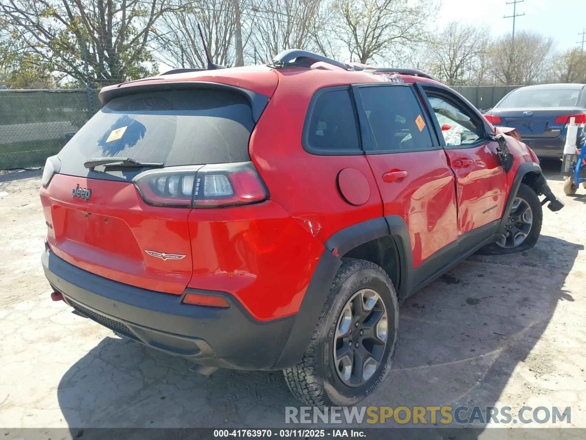 4 Photograph of a damaged car 1C4PJMBX8KD305108 JEEP CHEROKEE 2019