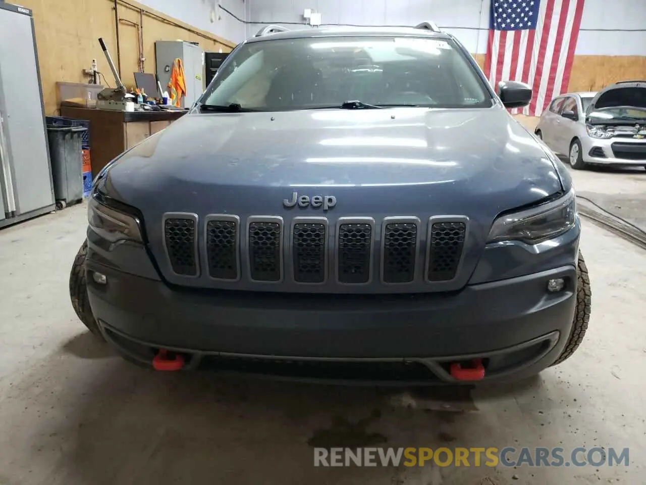 5 Photograph of a damaged car 1C4PJMBX8KD395635 JEEP CHEROKEE 2019