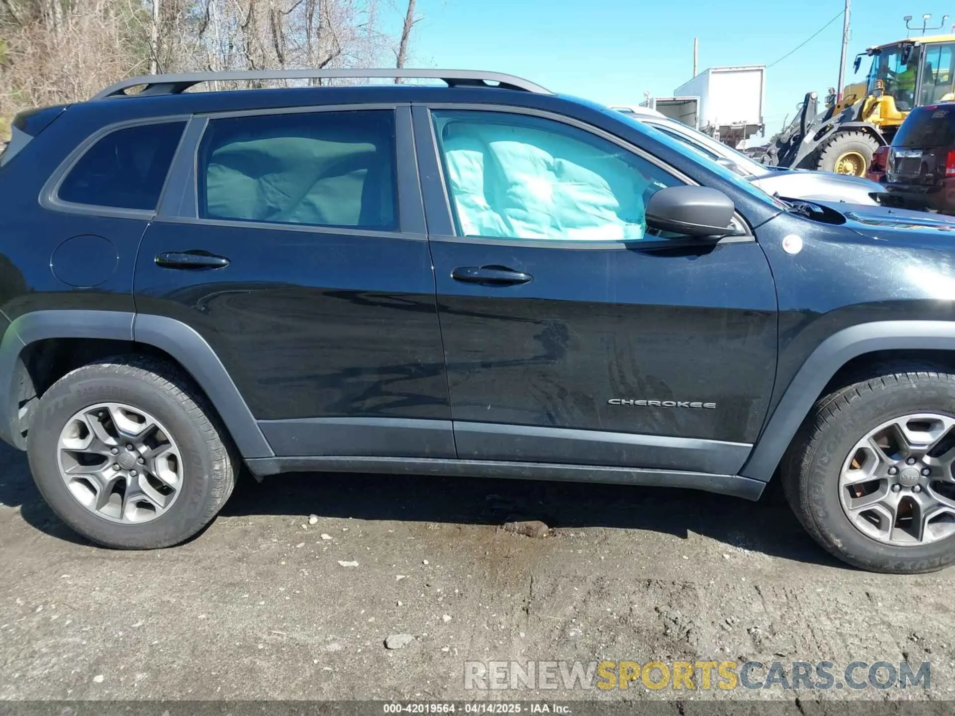 13 Photograph of a damaged car 1C4PJMBX8KD430013 JEEP CHEROKEE 2019