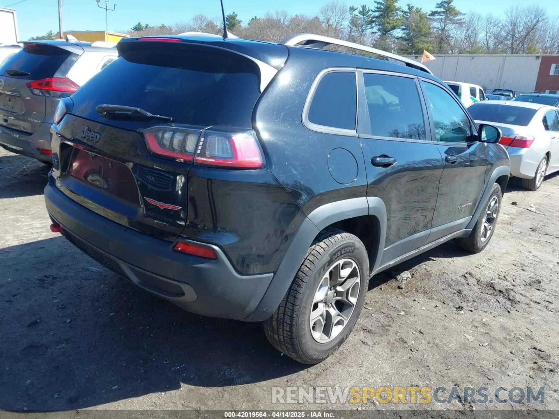 4 Photograph of a damaged car 1C4PJMBX8KD430013 JEEP CHEROKEE 2019