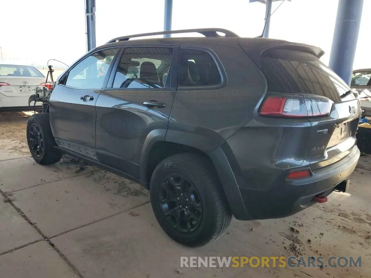 2 Photograph of a damaged car 1C4PJMBX8KD468051 JEEP CHEROKEE 2019
