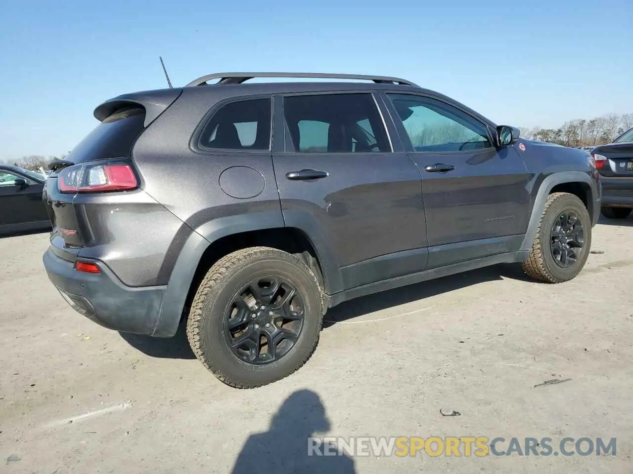 3 Photograph of a damaged car 1C4PJMBX9KD107539 JEEP CHEROKEE 2019
