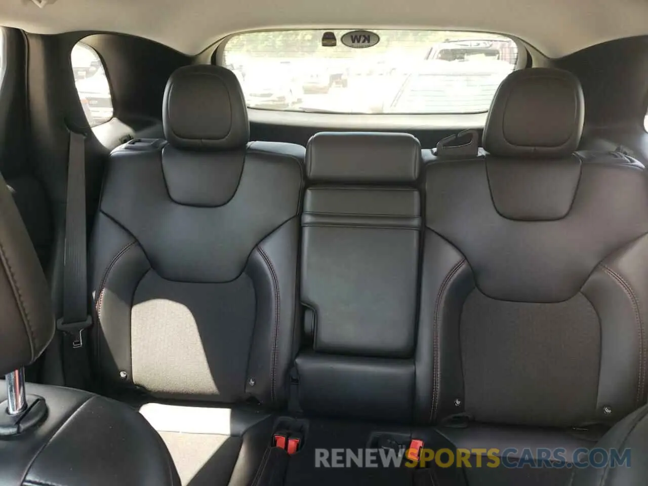 10 Photograph of a damaged car 1C4PJMBX9KD137141 JEEP CHEROKEE 2019