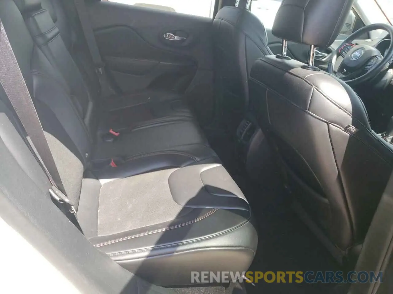 11 Photograph of a damaged car 1C4PJMBX9KD137141 JEEP CHEROKEE 2019