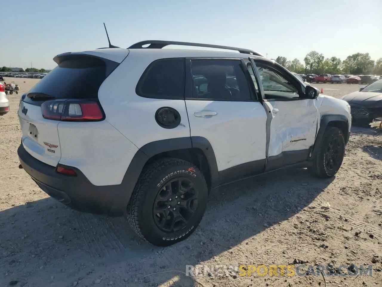 3 Photograph of a damaged car 1C4PJMBX9KD139200 JEEP CHEROKEE 2019