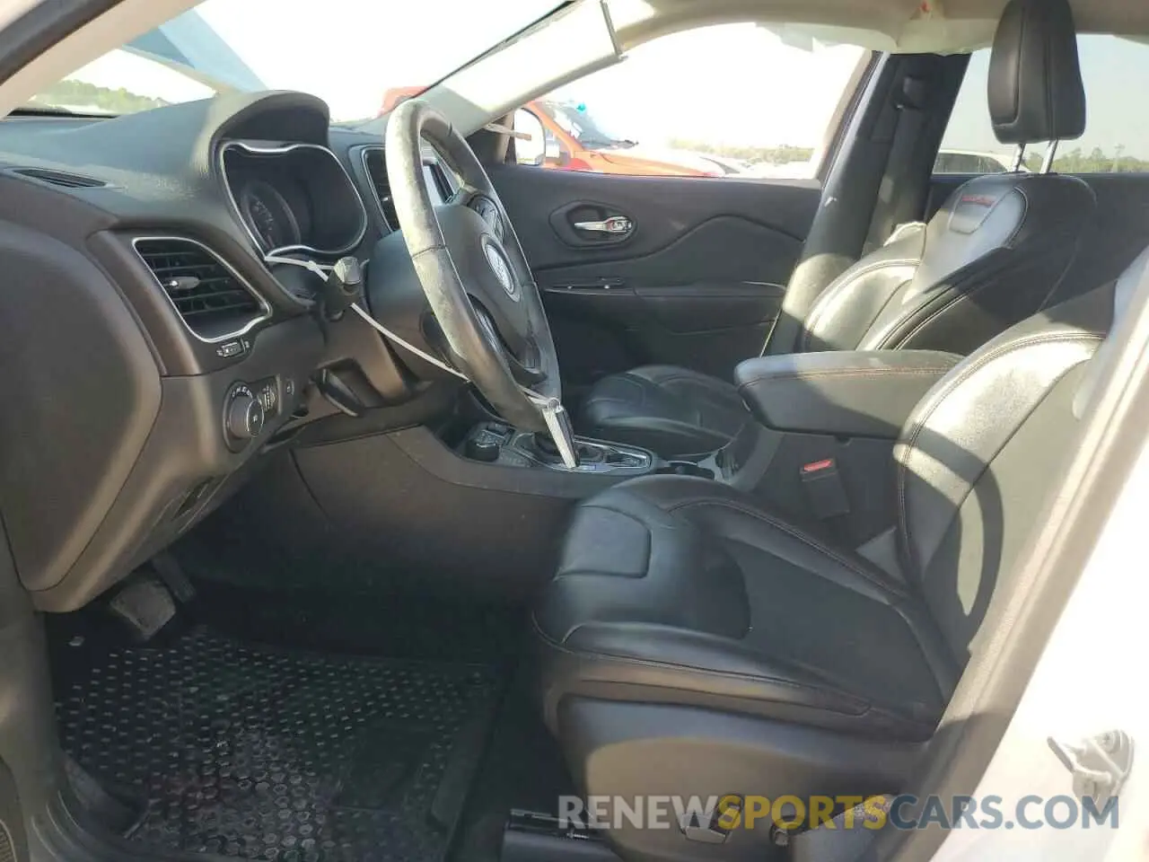 7 Photograph of a damaged car 1C4PJMBX9KD139200 JEEP CHEROKEE 2019