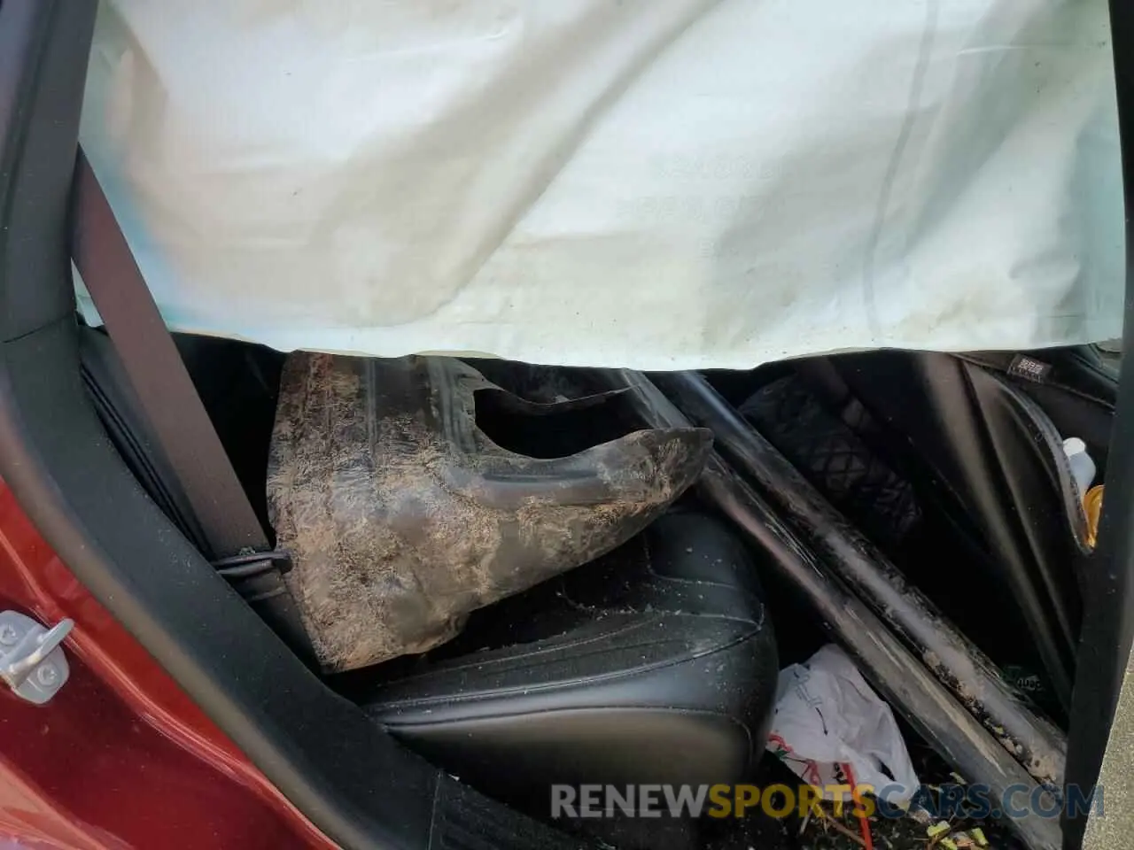 11 Photograph of a damaged car 1C4PJMBX9KD139228 JEEP CHEROKEE 2019