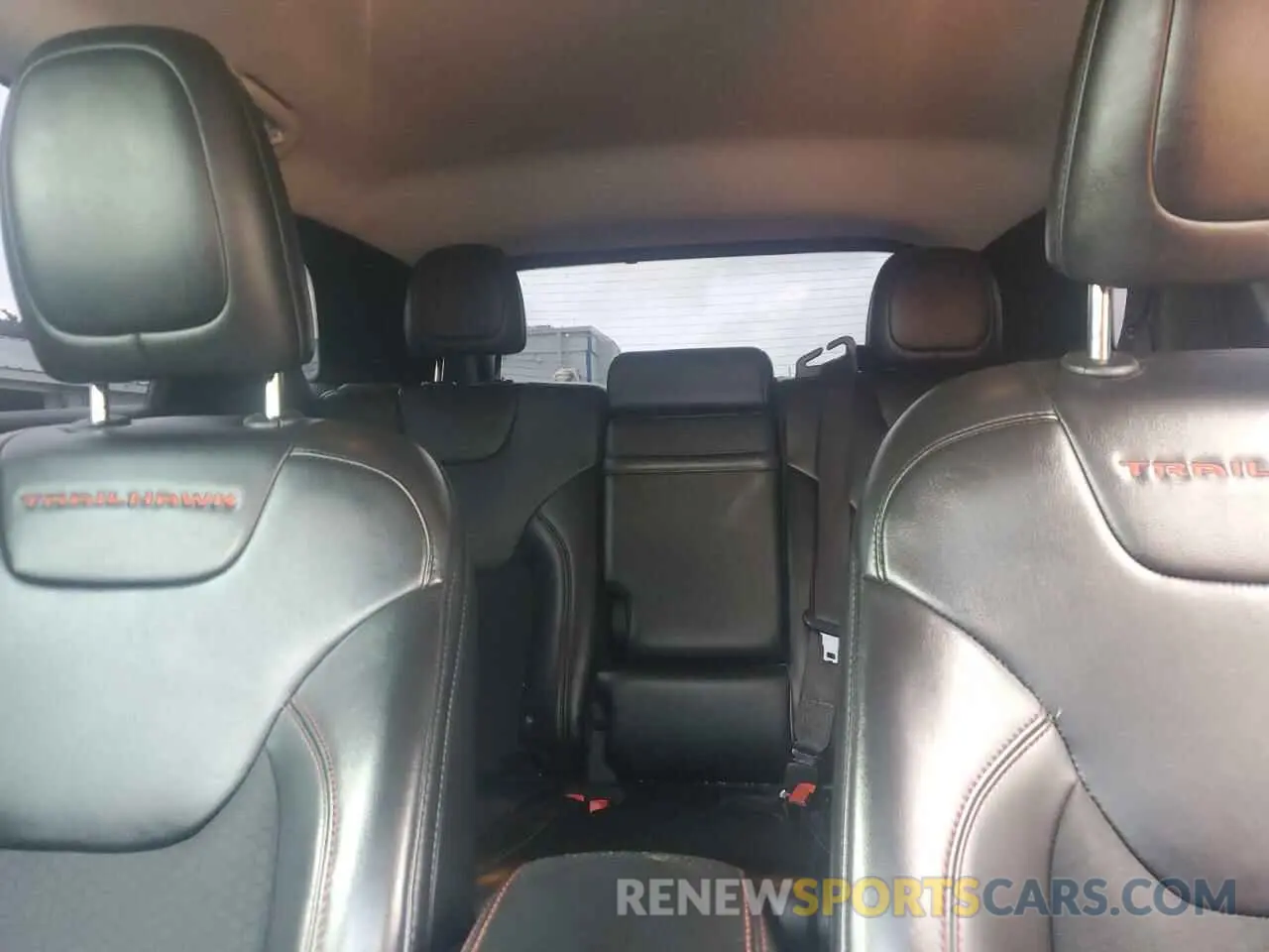 10 Photograph of a damaged car 1C4PJMBX9KD183116 JEEP CHEROKEE 2019
