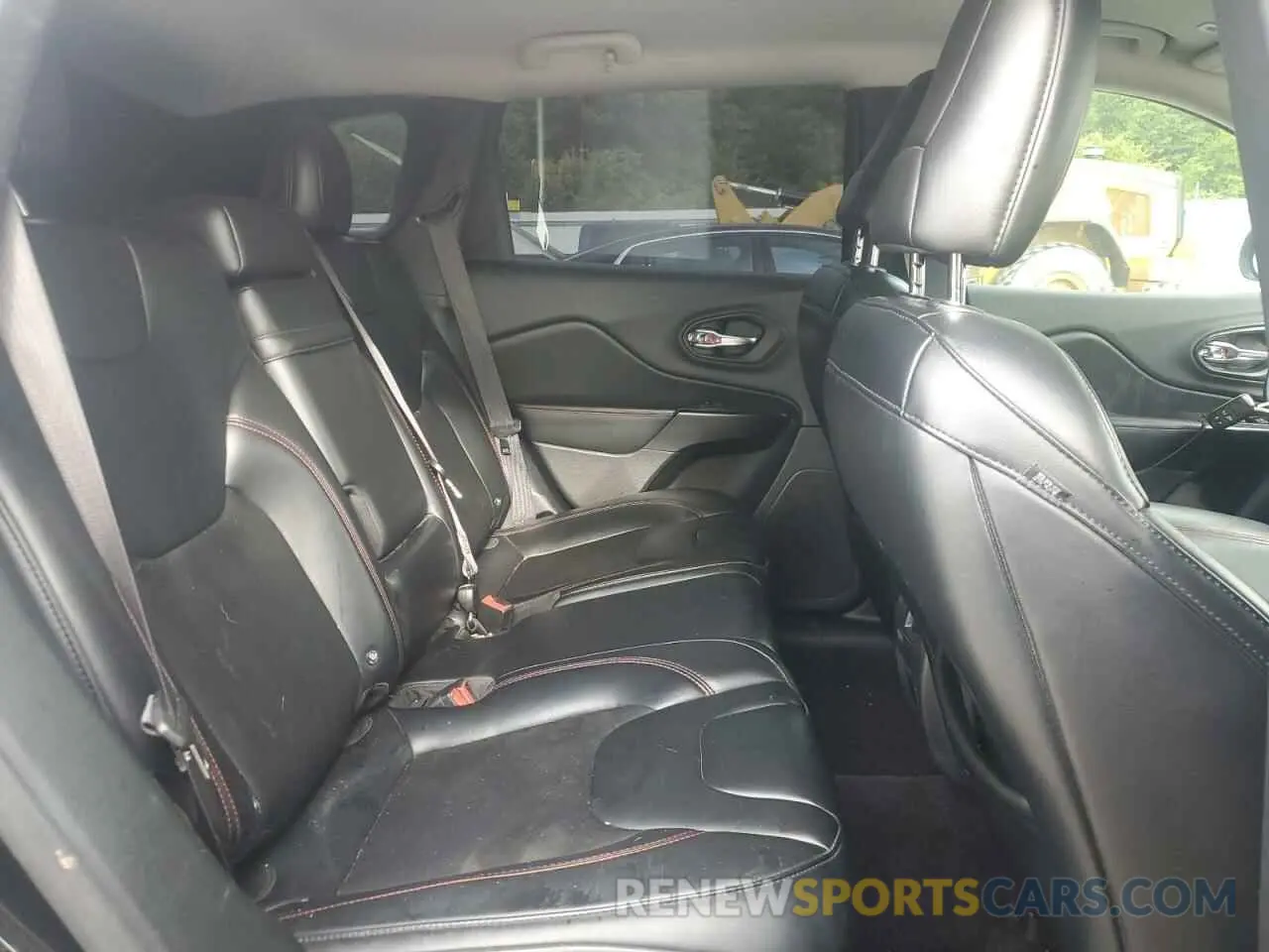 11 Photograph of a damaged car 1C4PJMBX9KD183116 JEEP CHEROKEE 2019