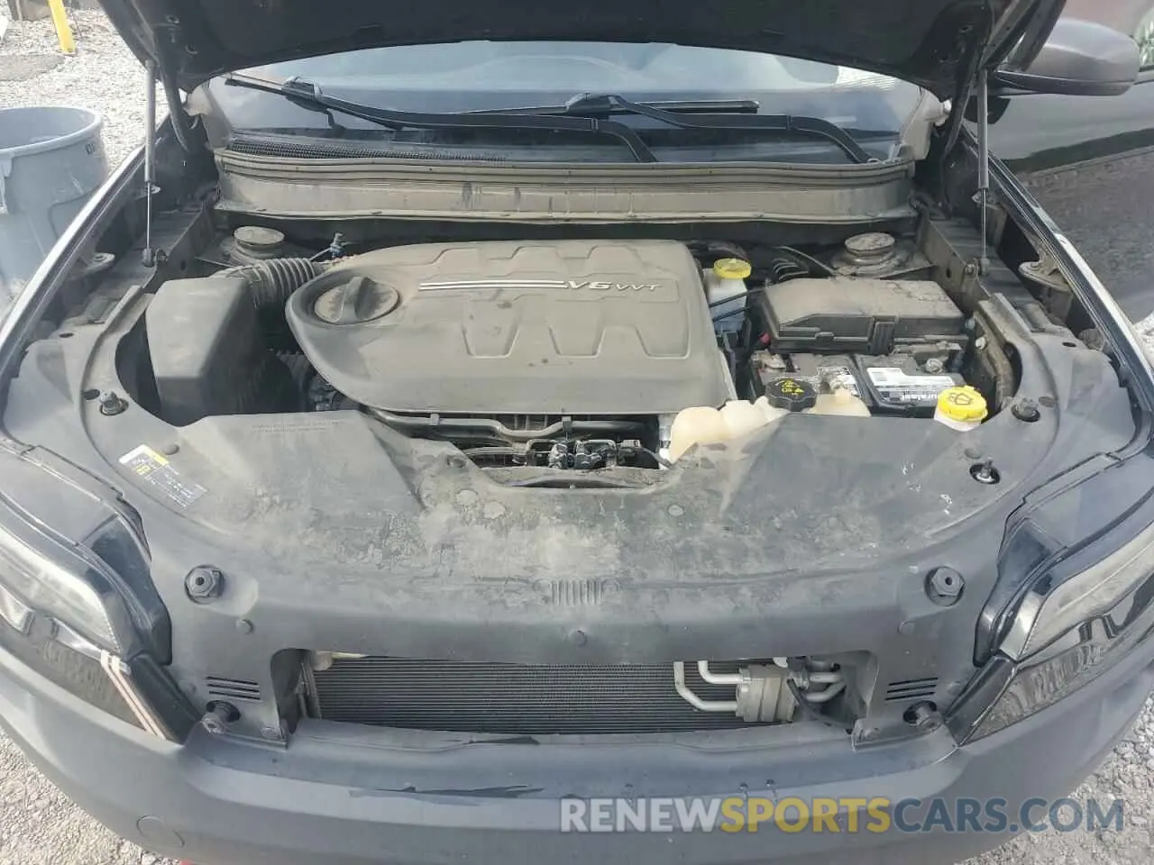 12 Photograph of a damaged car 1C4PJMBX9KD183116 JEEP CHEROKEE 2019