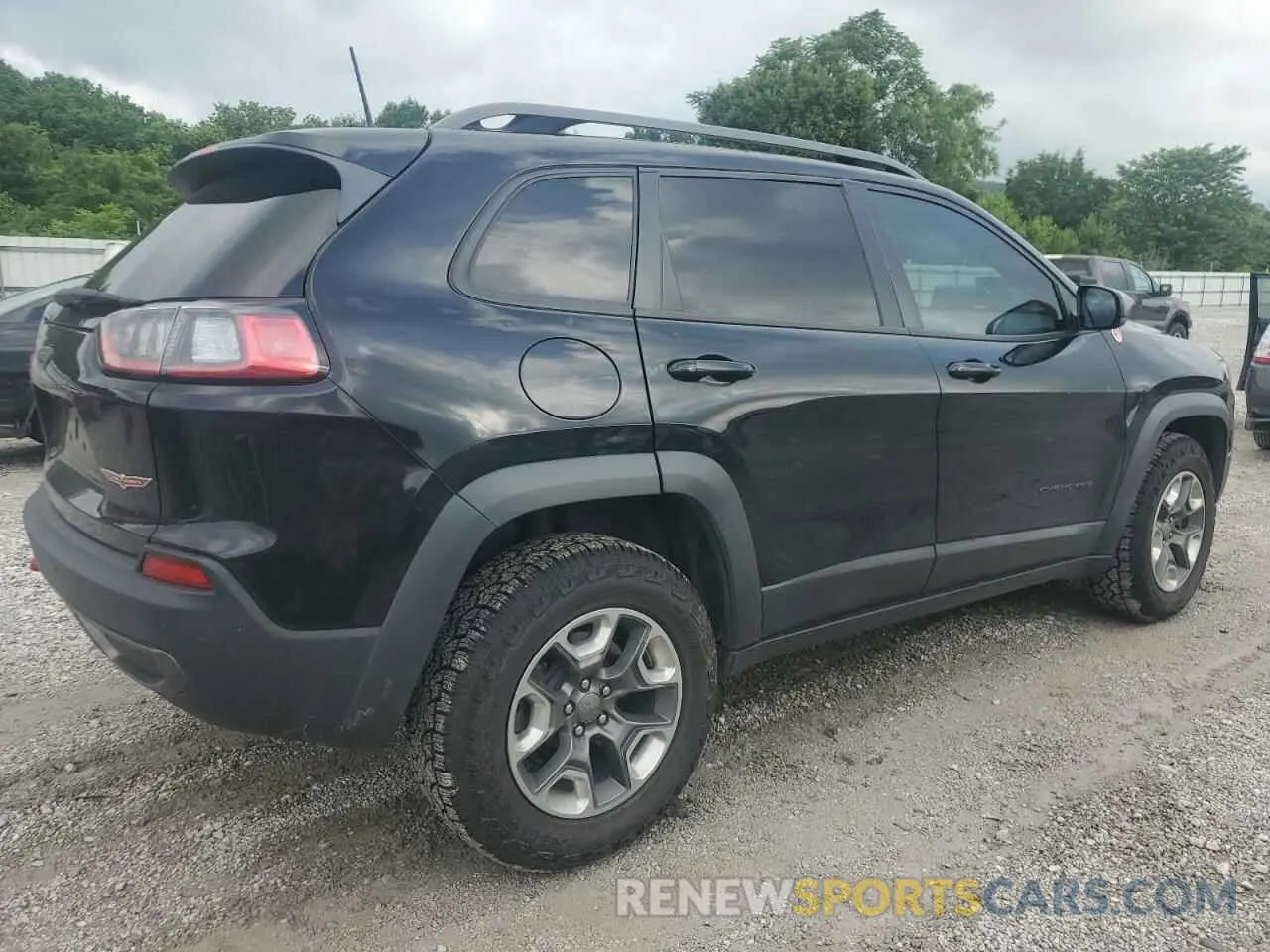 3 Photograph of a damaged car 1C4PJMBX9KD183116 JEEP CHEROKEE 2019