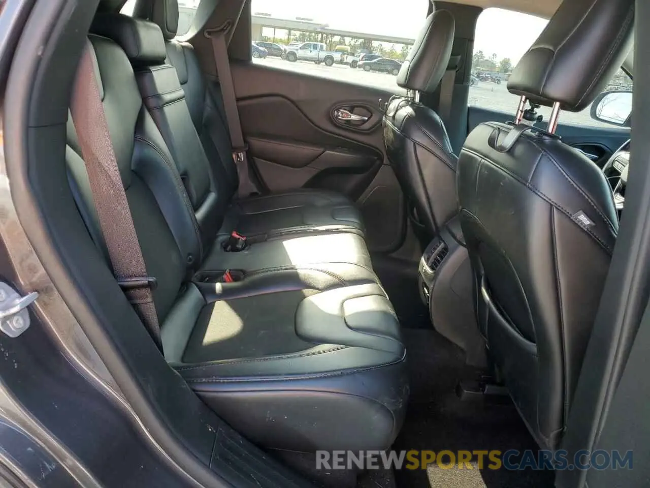 12 Photograph of a damaged car 1C4PJMBX9KD183343 JEEP CHEROKEE 2019