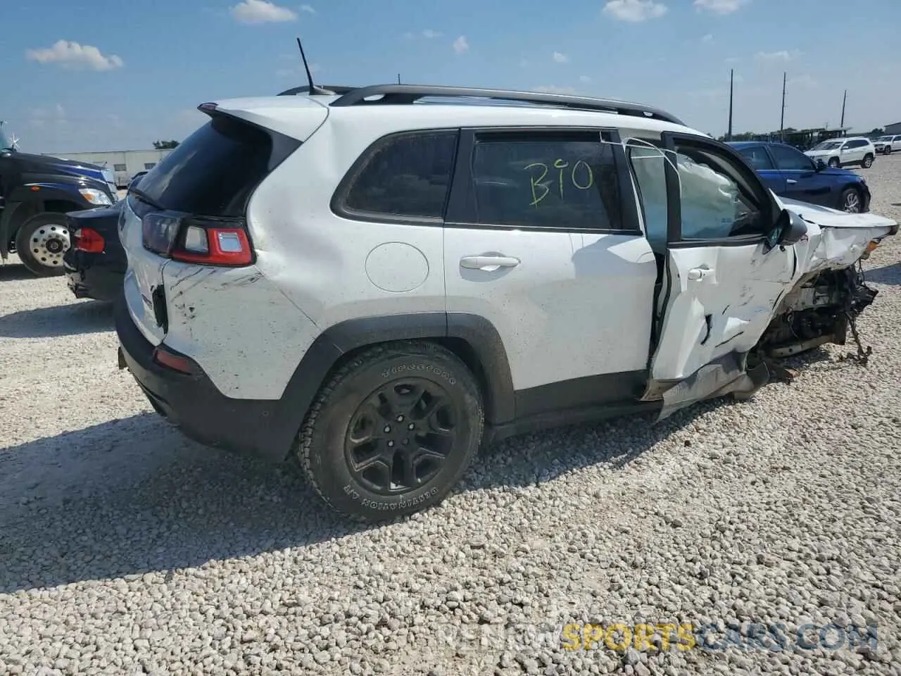 3 Photograph of a damaged car 1C4PJMBX9KD310723 JEEP CHEROKEE 2019