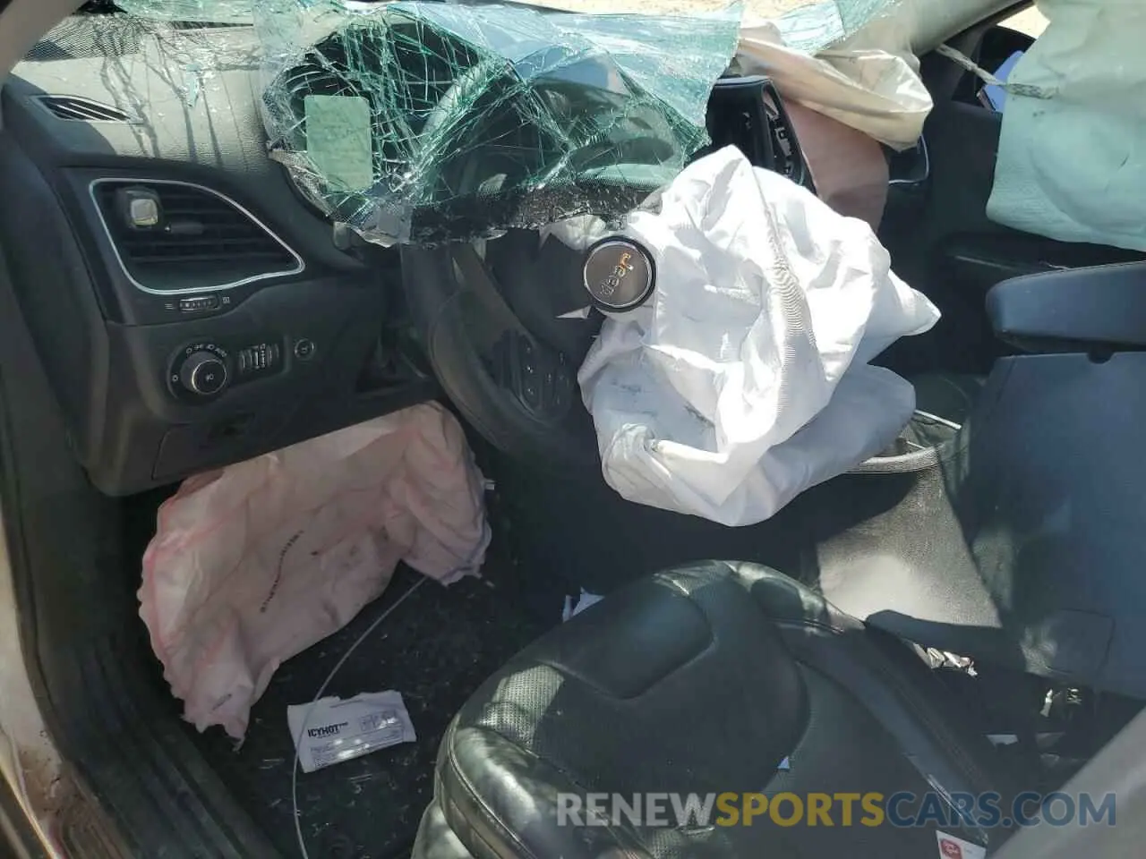 8 Photograph of a damaged car 1C4PJMBX9KD310723 JEEP CHEROKEE 2019