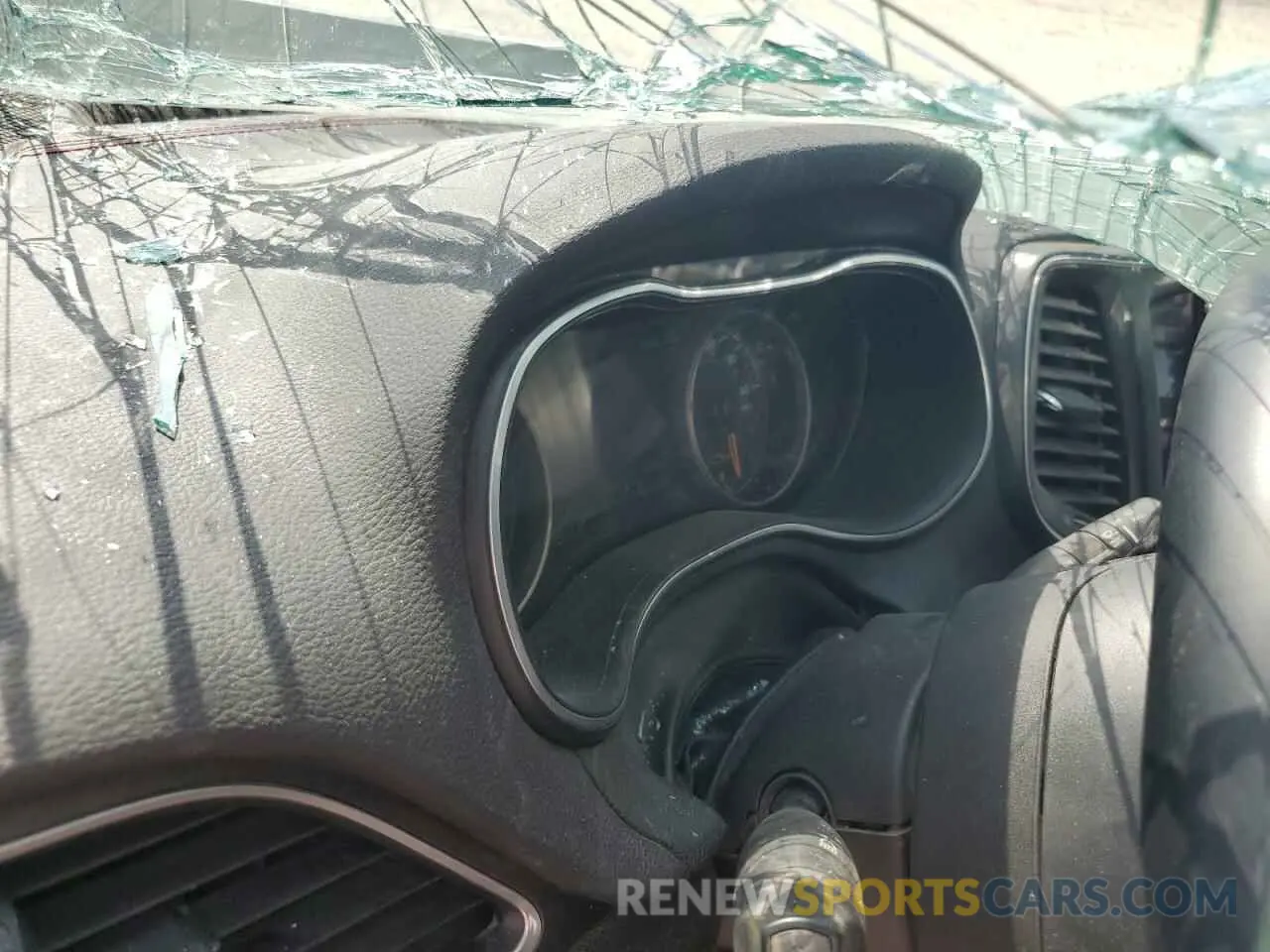 9 Photograph of a damaged car 1C4PJMBX9KD310723 JEEP CHEROKEE 2019