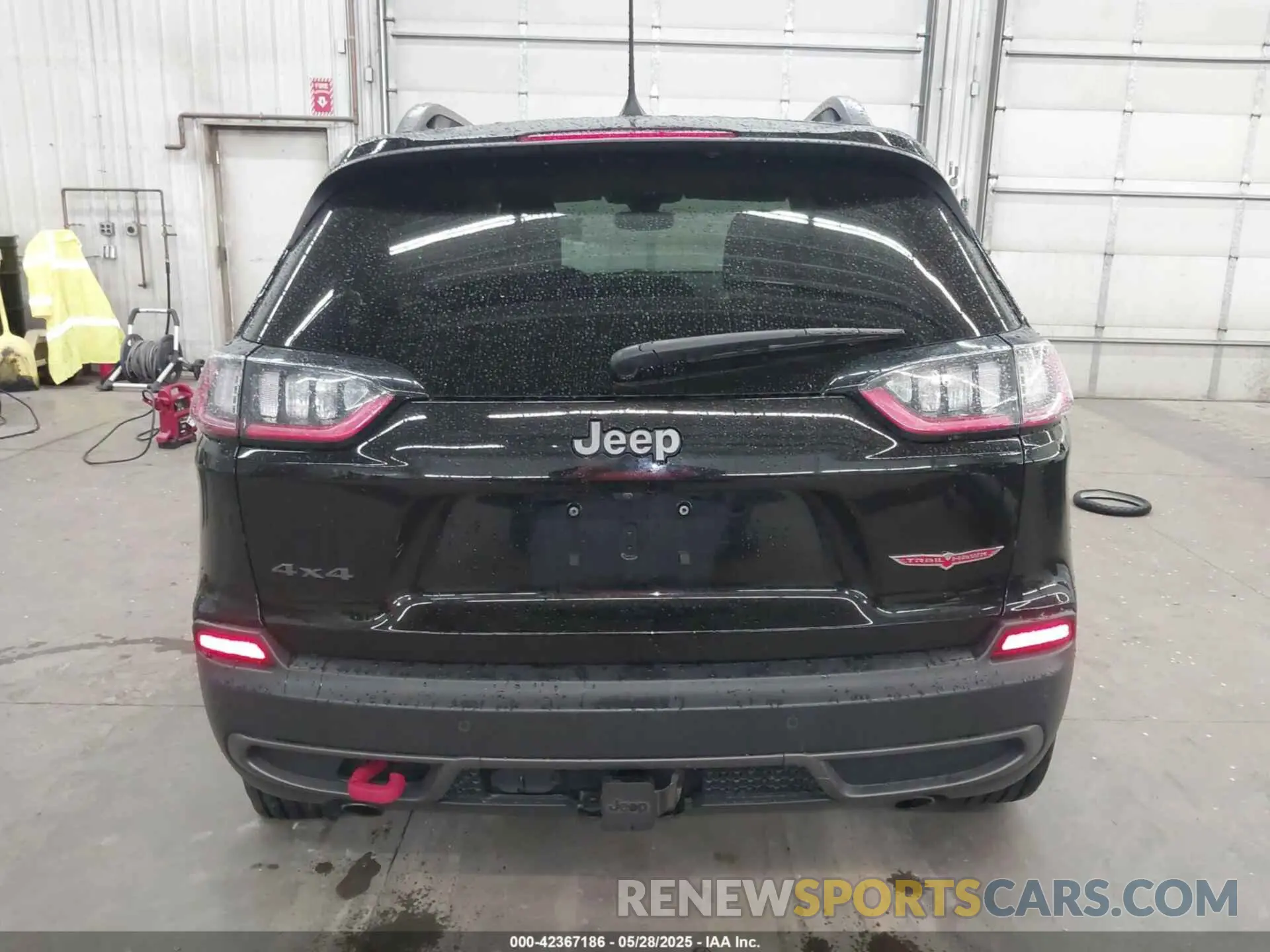 16 Photograph of a damaged car 1C4PJMBX9KD456748 JEEP CHEROKEE 2019