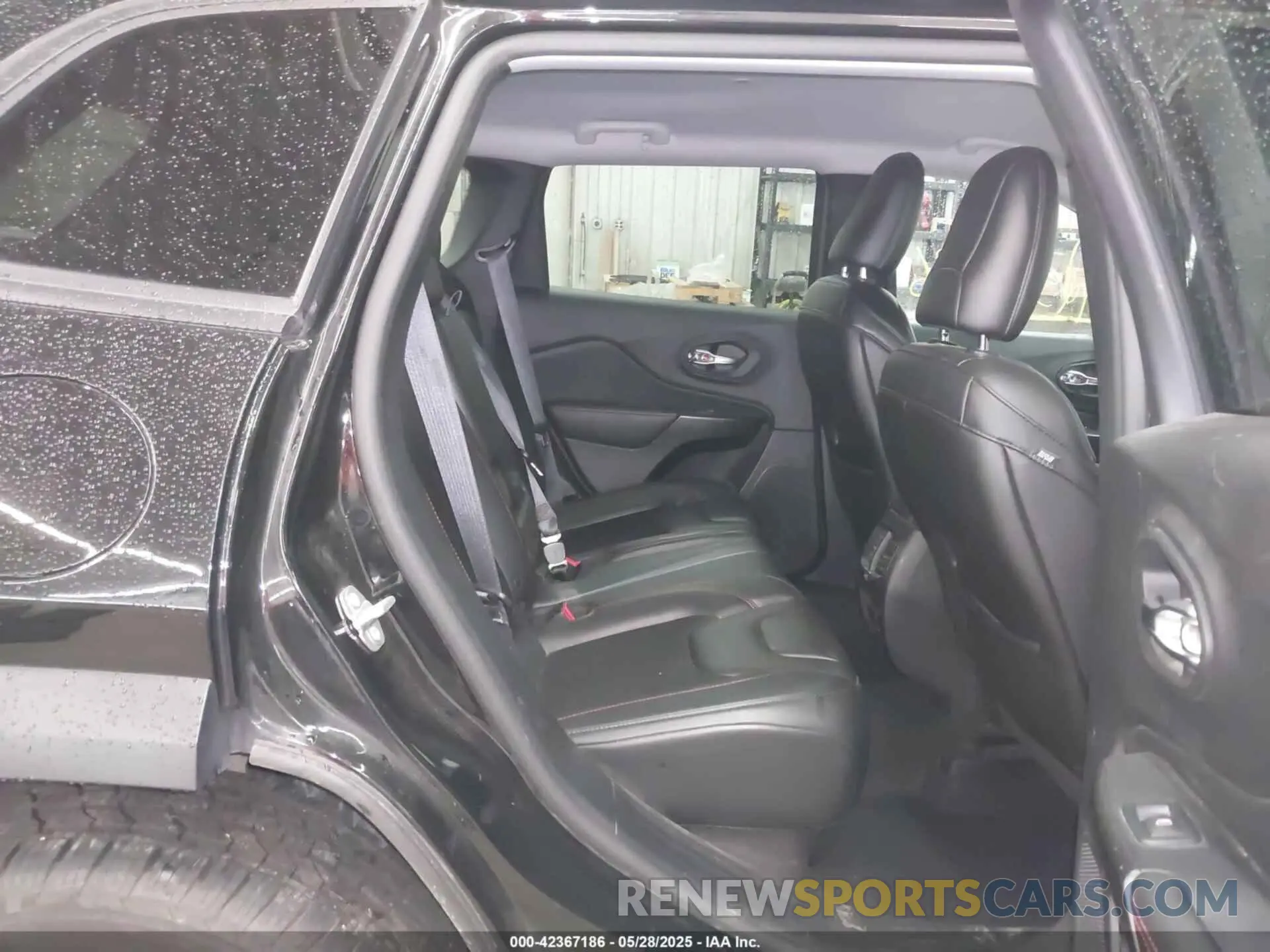 8 Photograph of a damaged car 1C4PJMBX9KD456748 JEEP CHEROKEE 2019