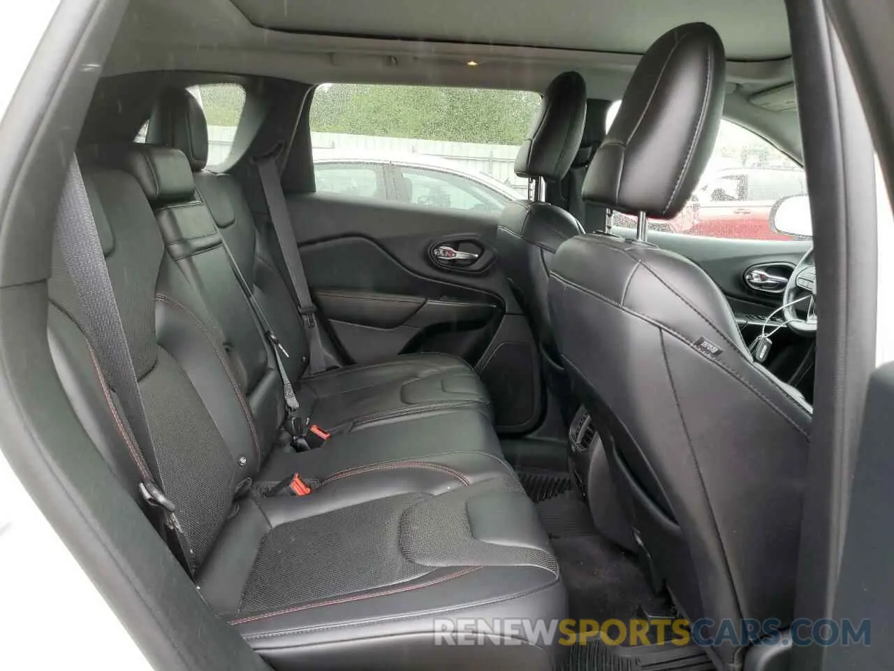 11 Photograph of a damaged car 1C4PJMBXXKD124205 JEEP CHEROKEE 2019