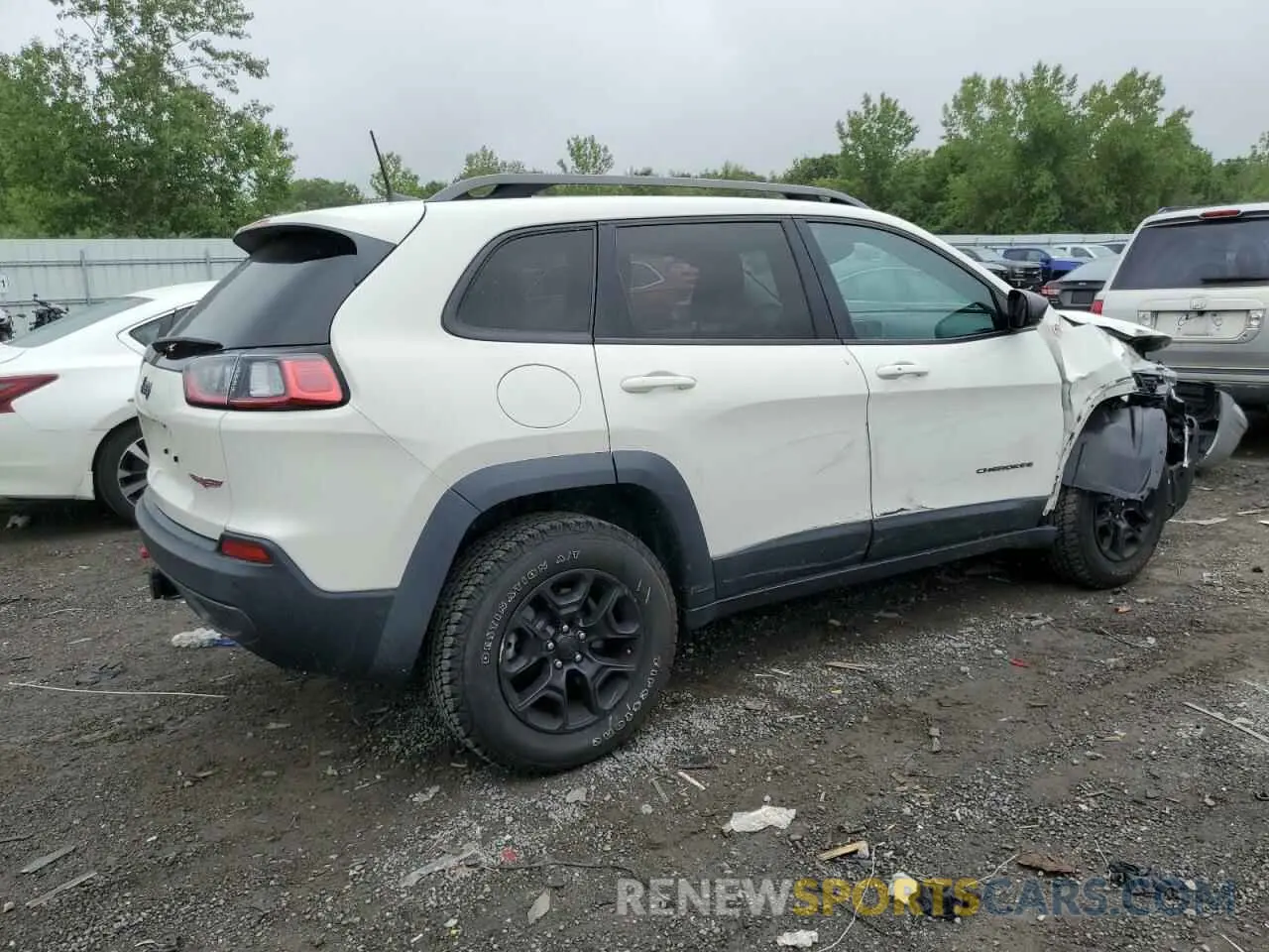 3 Photograph of a damaged car 1C4PJMBXXKD124205 JEEP CHEROKEE 2019