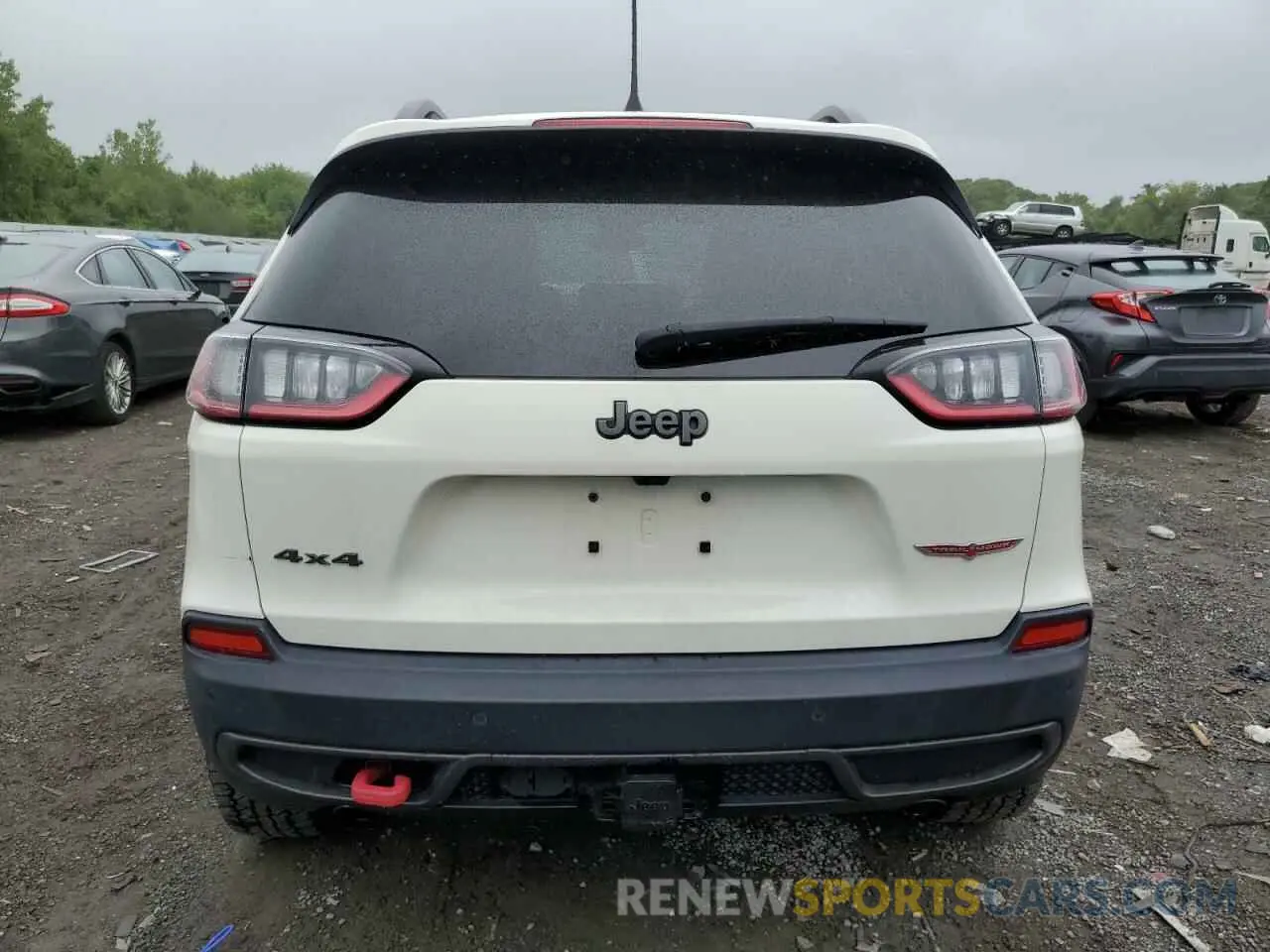 6 Photograph of a damaged car 1C4PJMBXXKD124205 JEEP CHEROKEE 2019