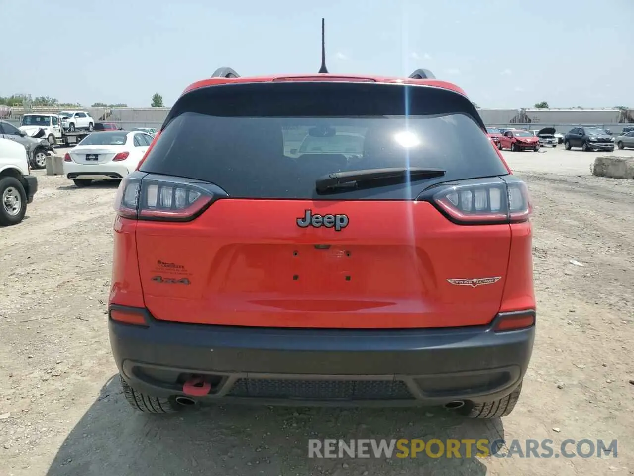 6 Photograph of a damaged car 1C4PJMBXXKD236812 JEEP CHEROKEE 2019
