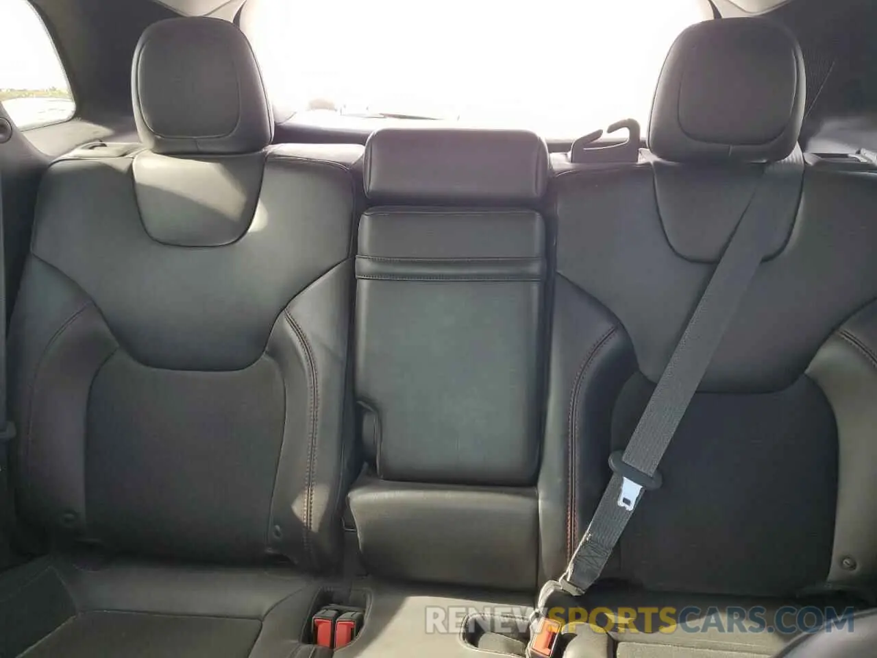 10 Photograph of a damaged car 1C4PJMBXXKD342371 JEEP CHEROKEE 2019