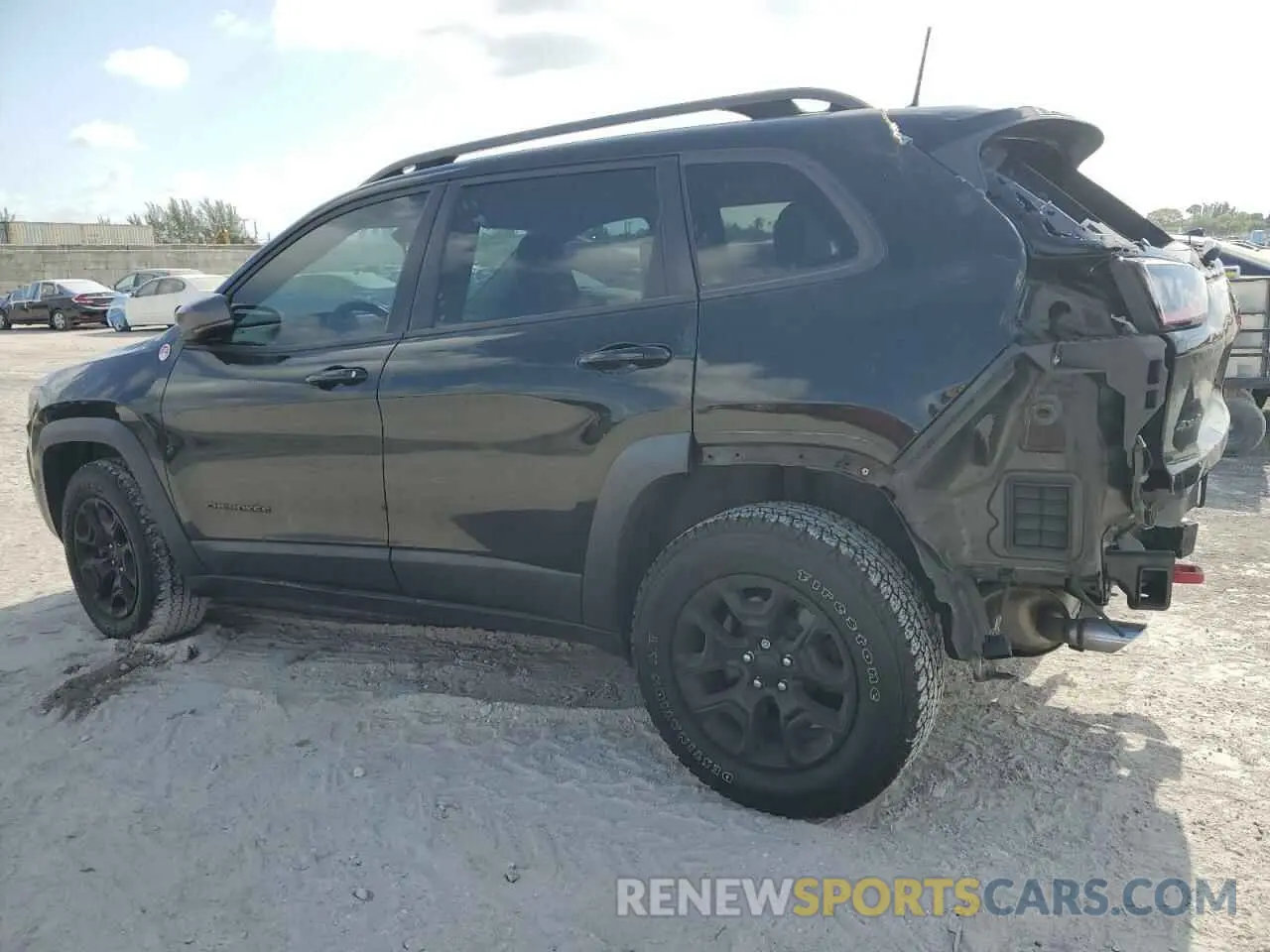 2 Photograph of a damaged car 1C4PJMBXXKD342371 JEEP CHEROKEE 2019